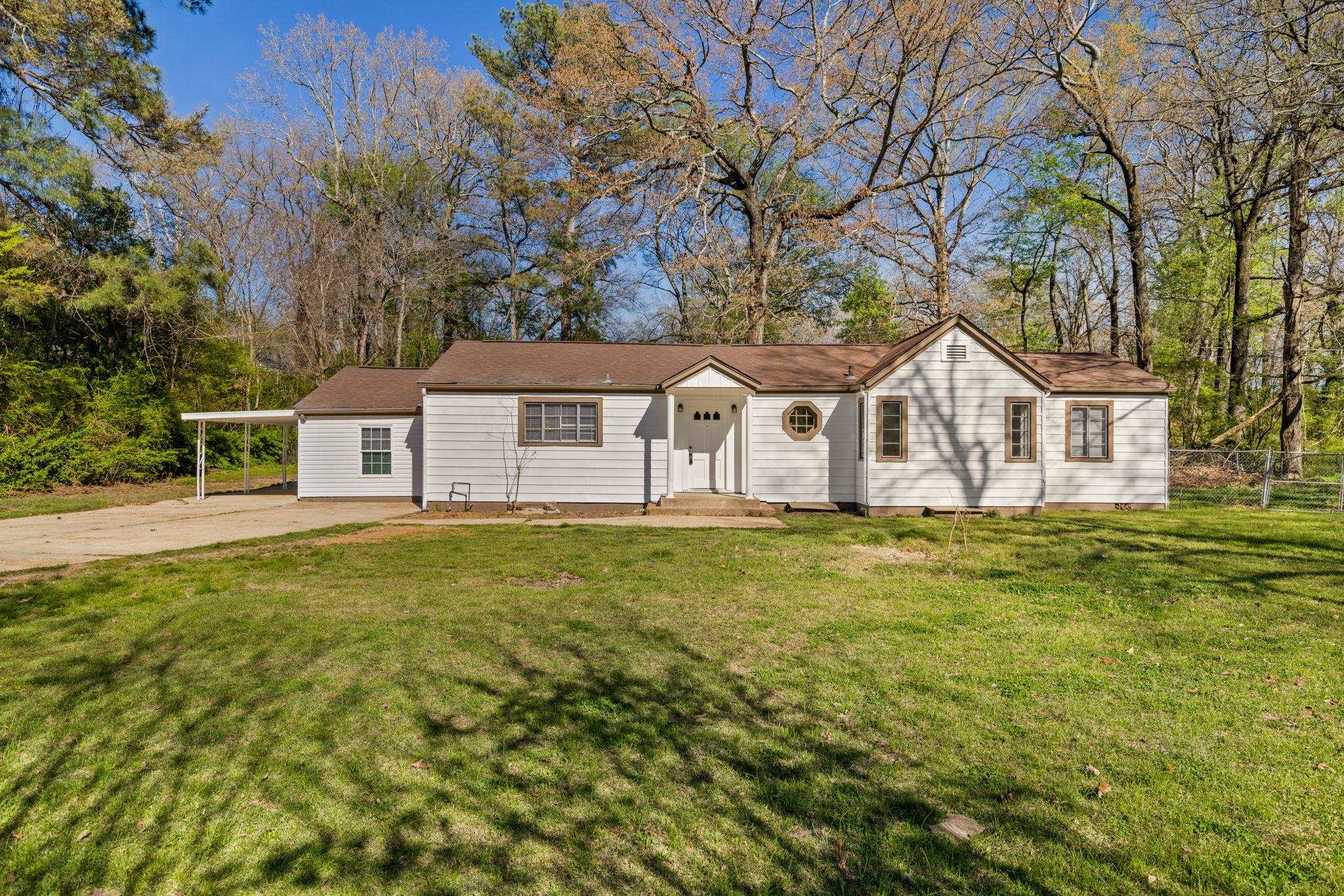 1828 Maple Ave, Florence, AL 35630 — photo 1