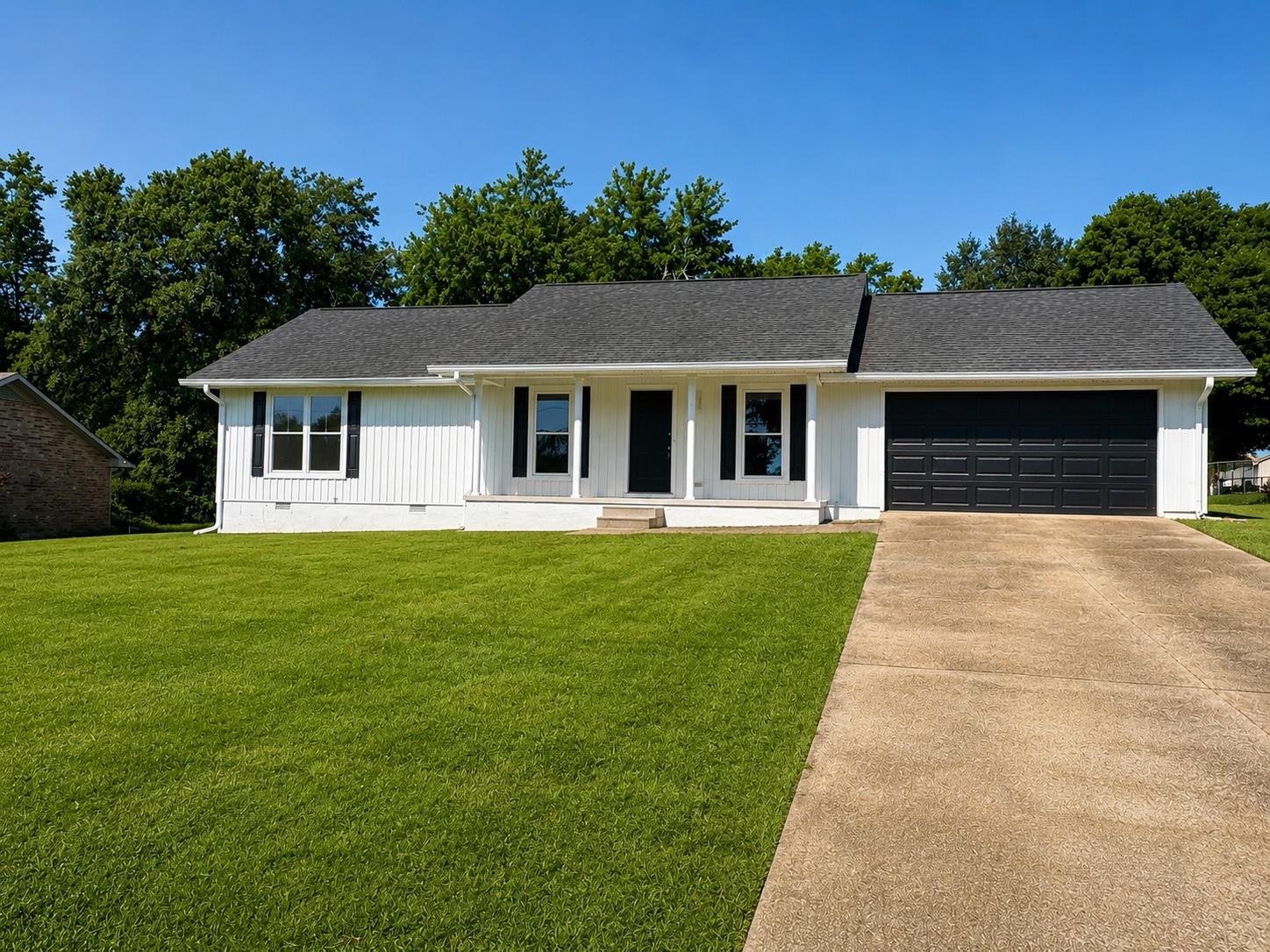 318 Shaler Dr, Killen, AL 35645 — photo 1
