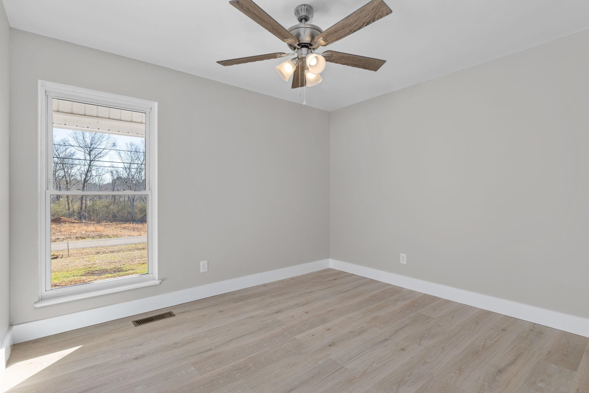 318 Shaler Dr, Killen, AL 35645 — photo 8