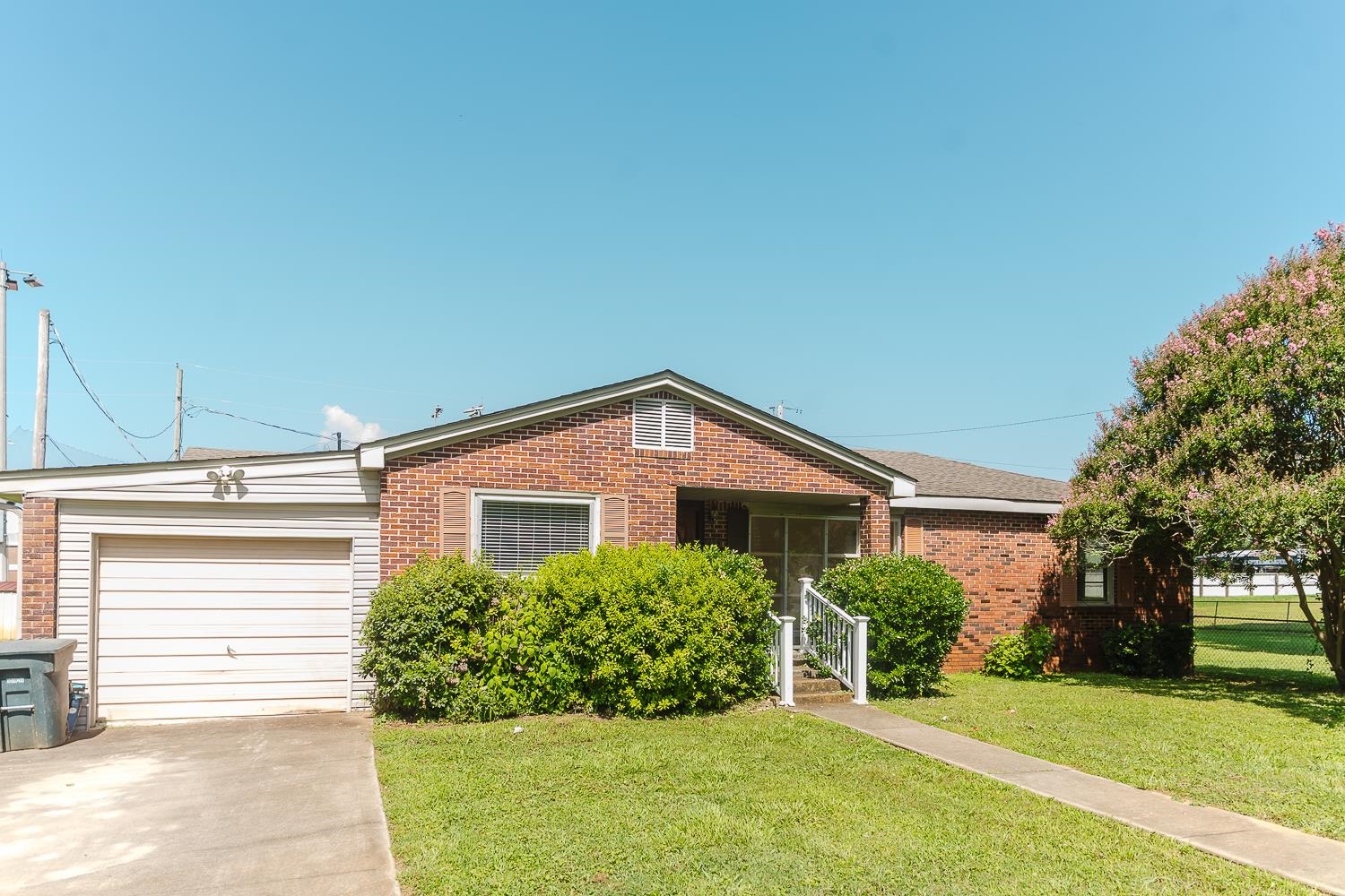 613 N Broad St, Tuscumbia, AL 35674 — photo 1