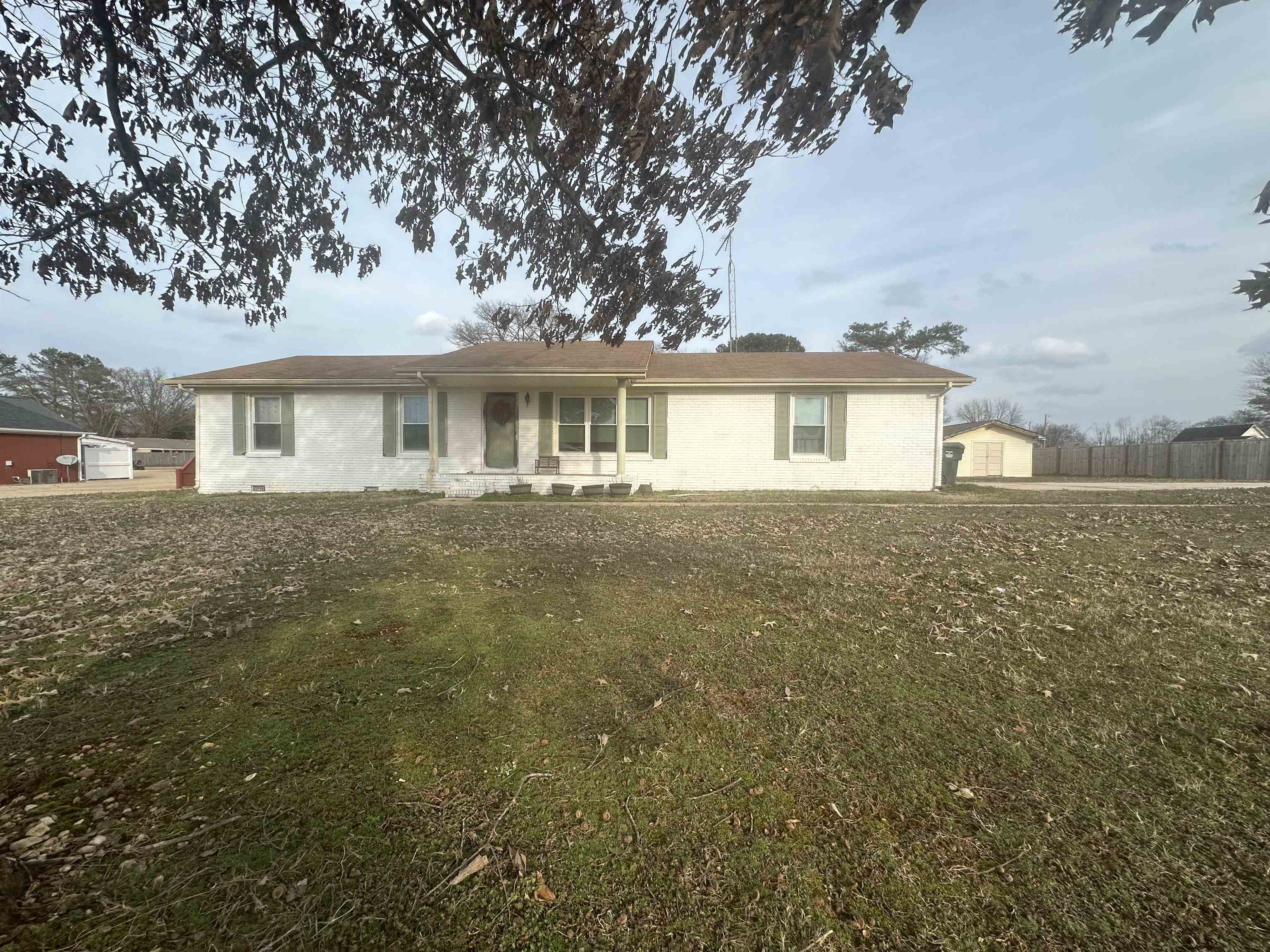 690 Blake Dr, Tuscumbia, AL 35674 — photo 1