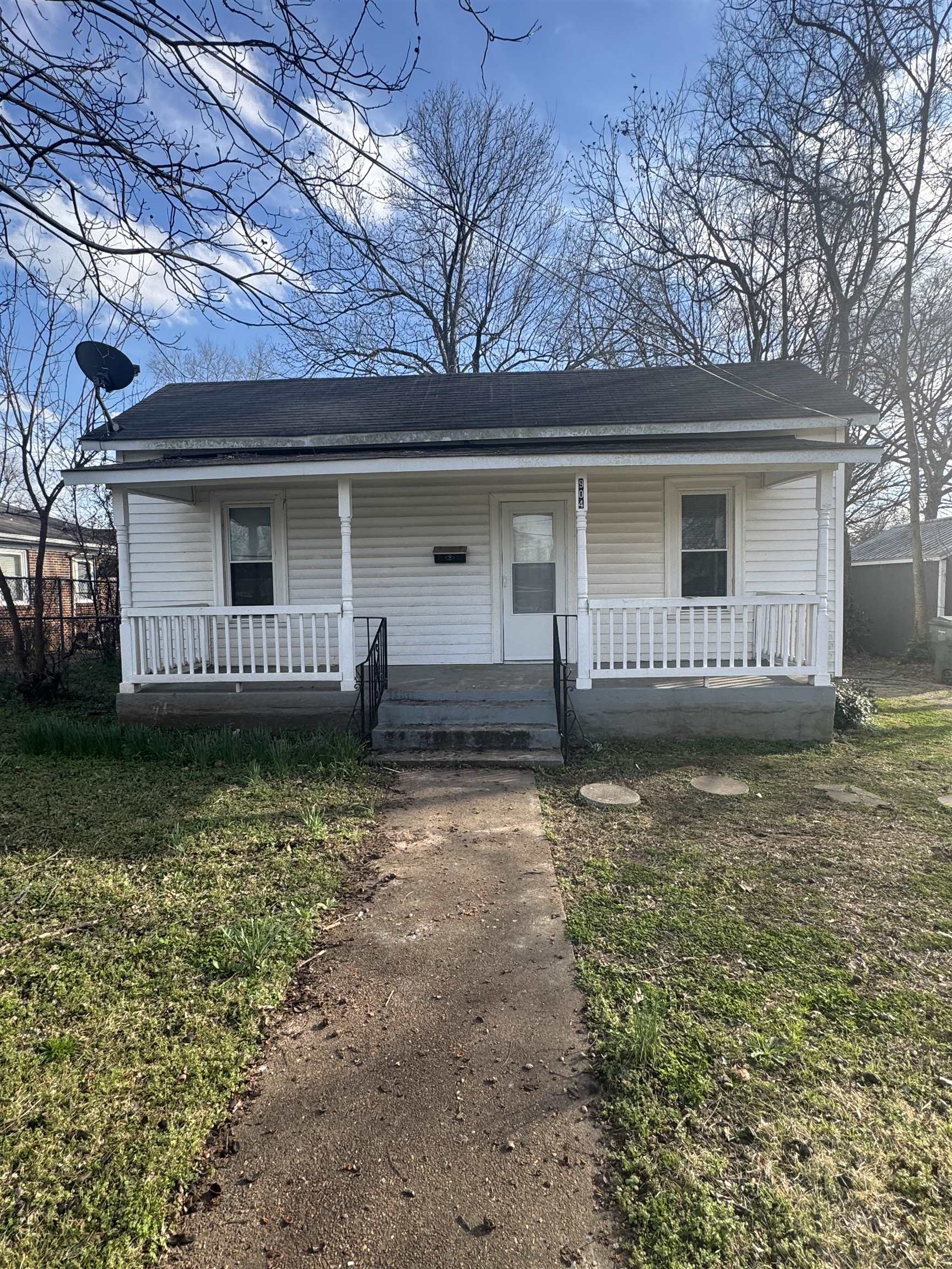 904 E 1st St, Tuscumbia, AL 35674 — photo 1