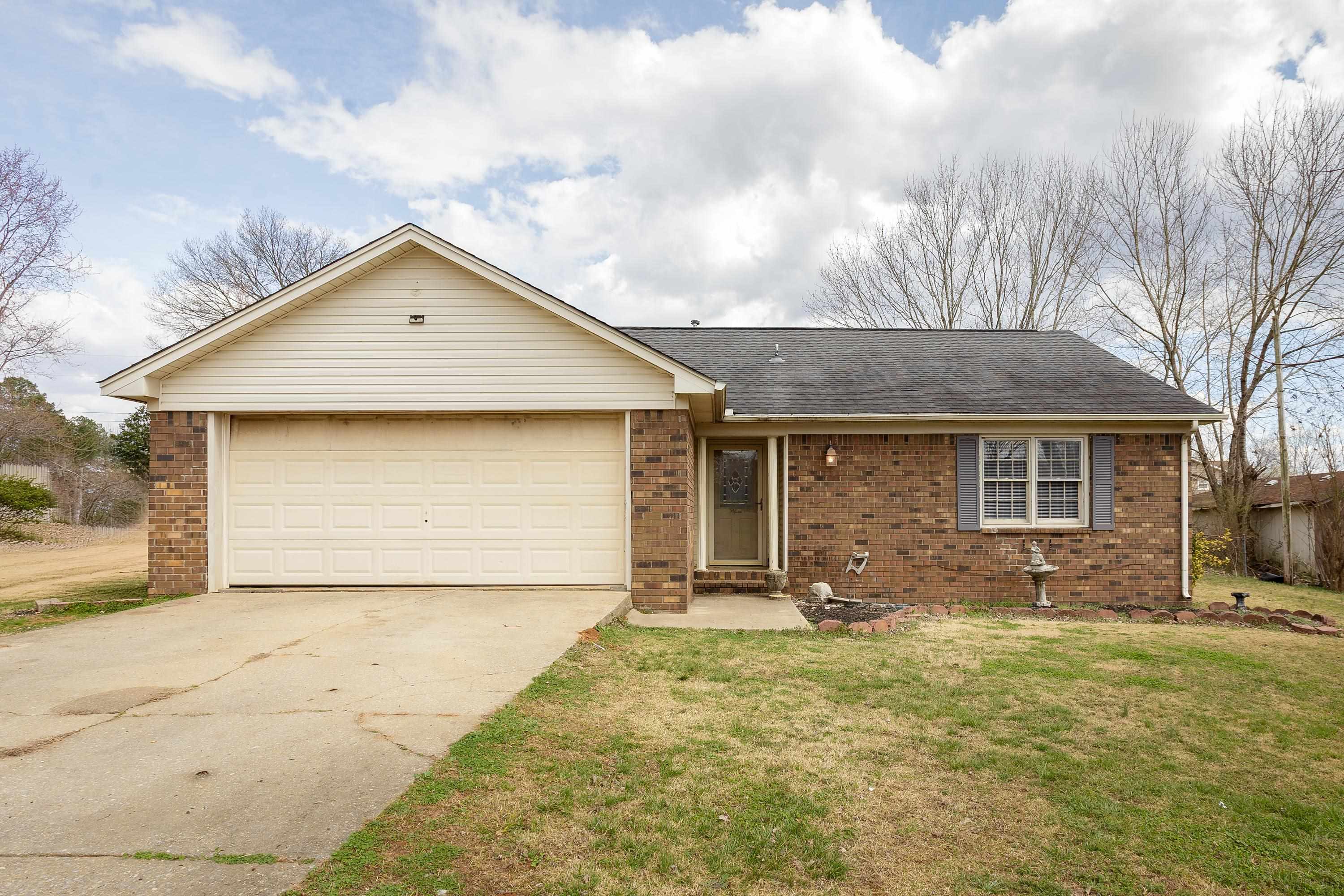 1214 Ridge Dr, Killen, AL 35645 — photo 1