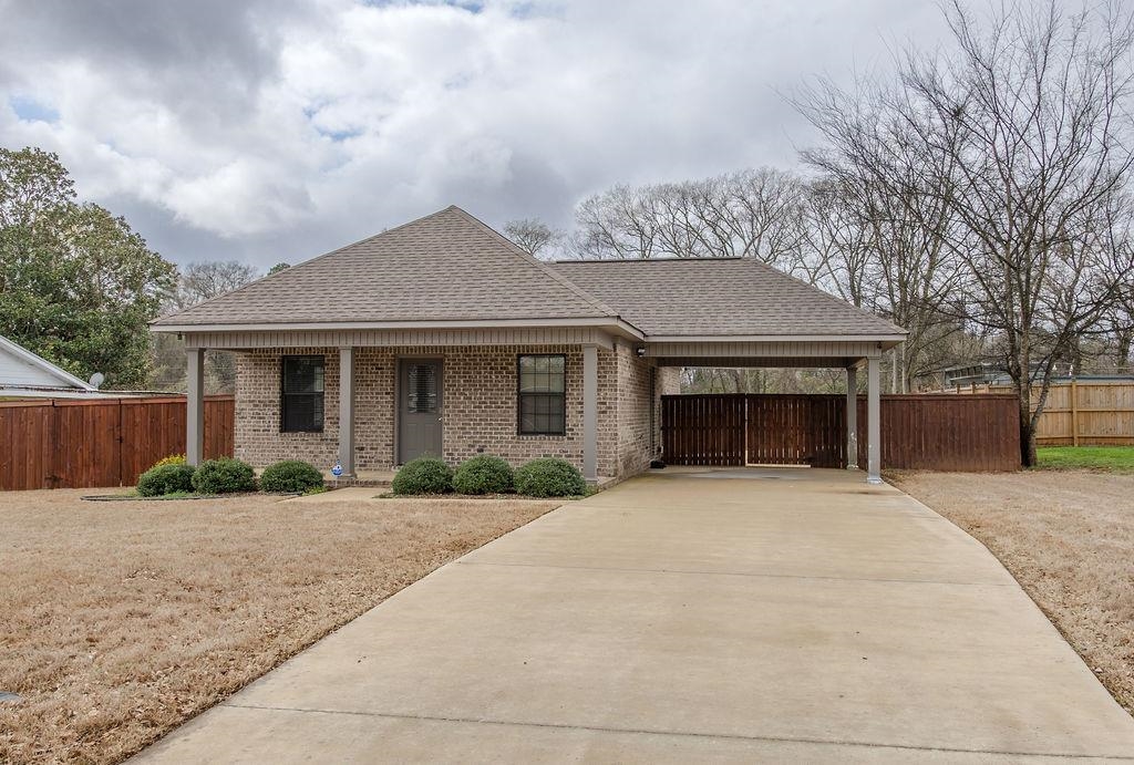 803A Virginia Ave, Tuscumbia, AL 35674 — photo 2