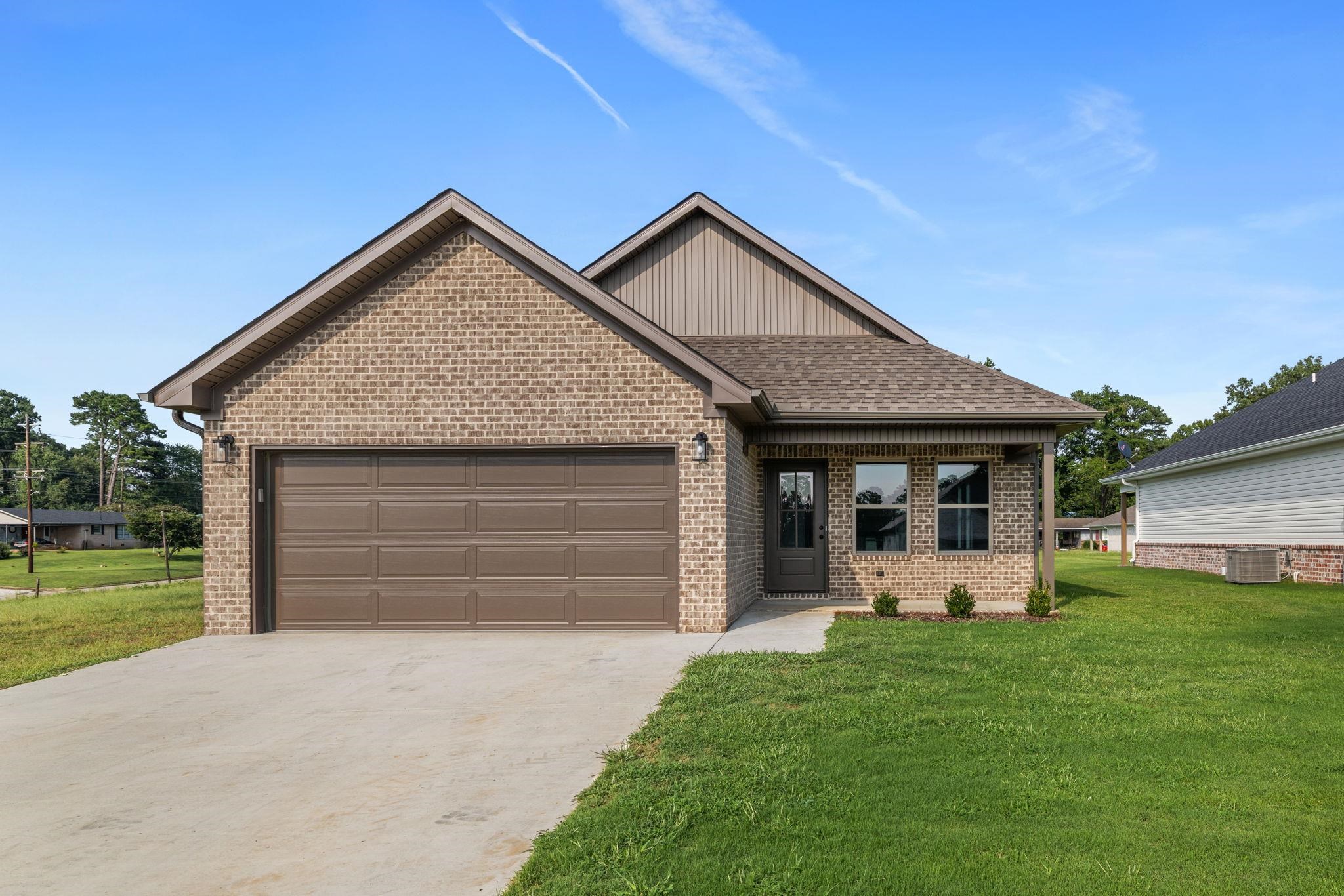 25 S Fulton St, Florence, AL 35630 — photo 1