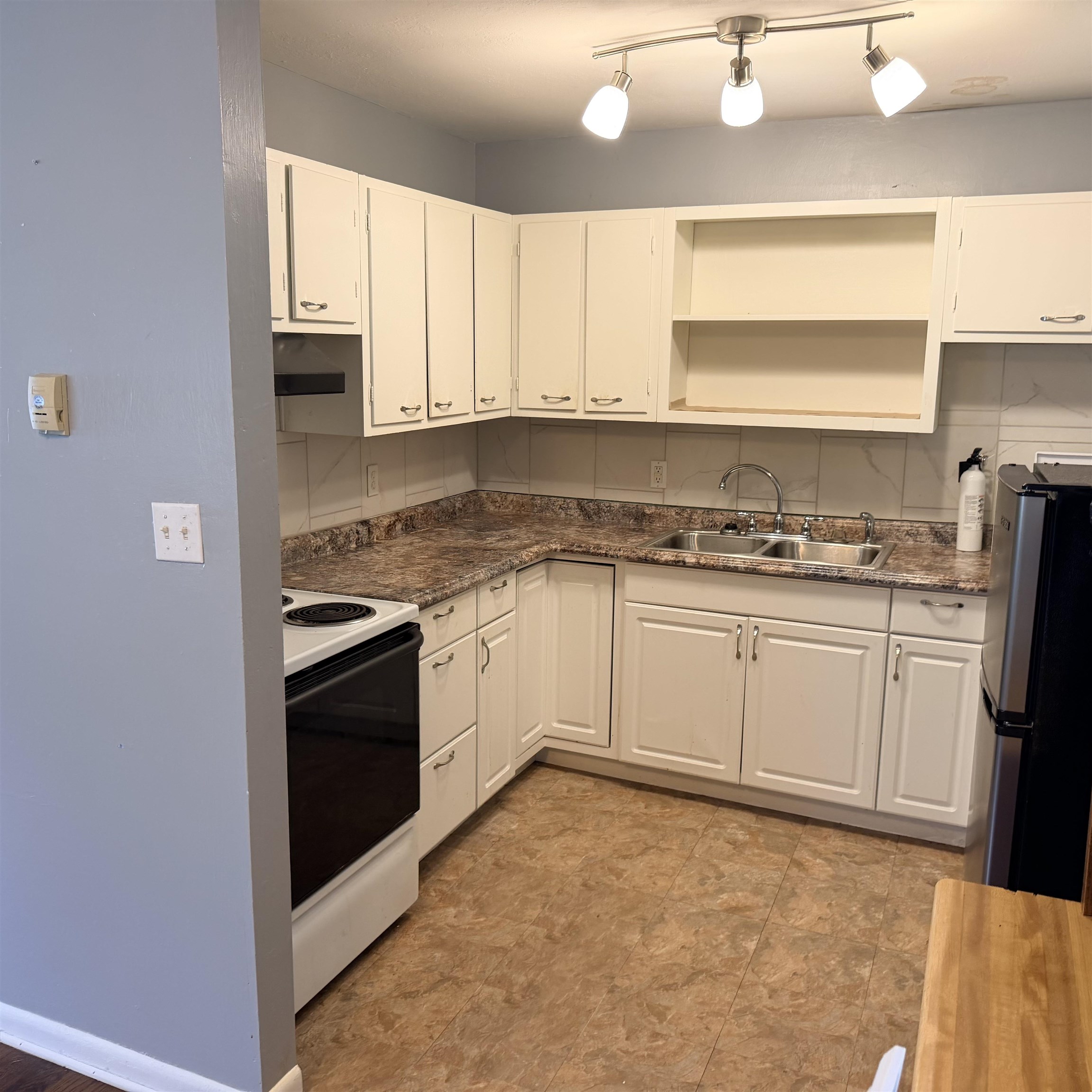 1010 W Irvine Ave, Florence, AL 35630 — photo 7