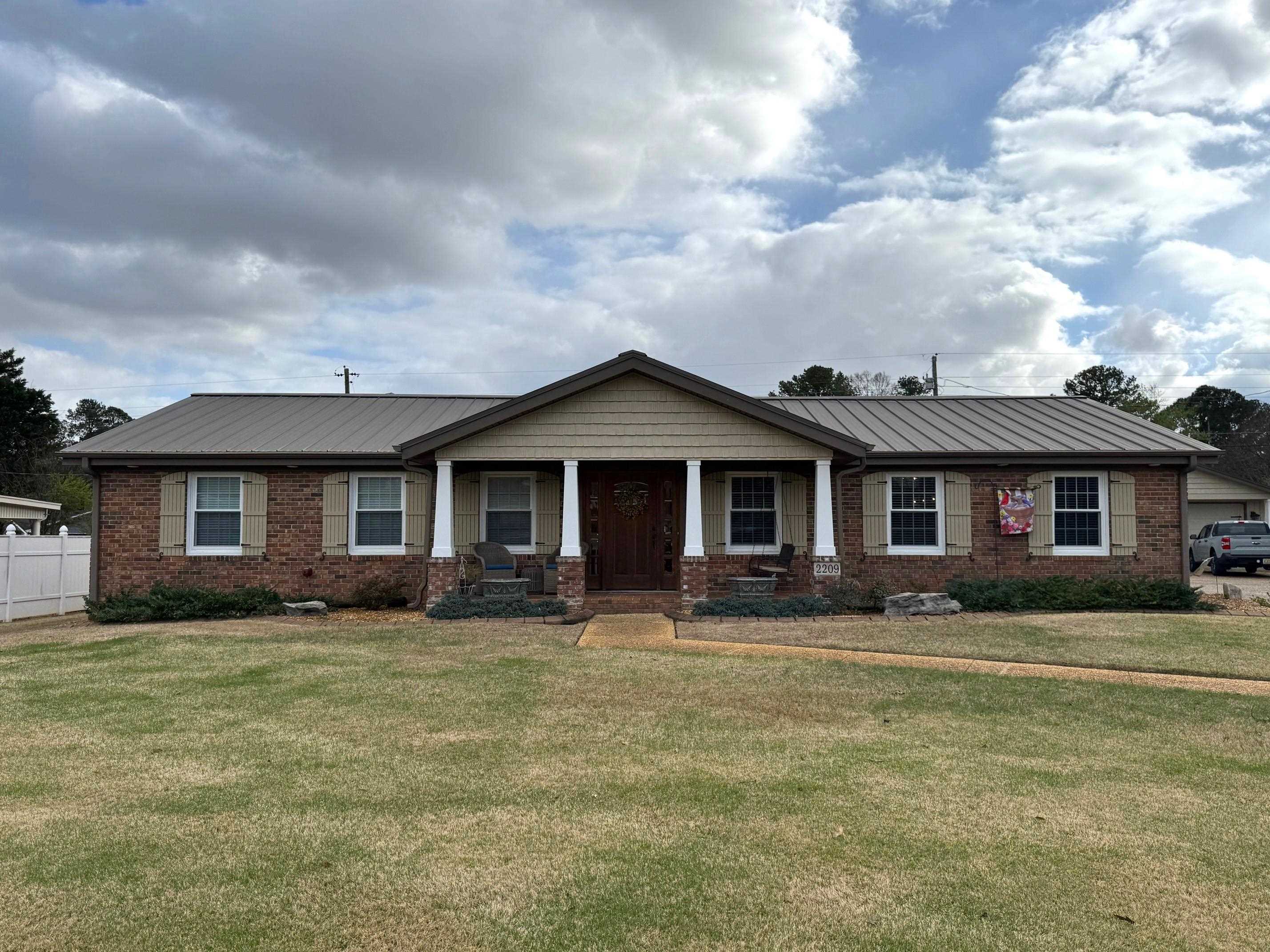 2209 Bower Dr, Florence, AL 35630 — photo 1