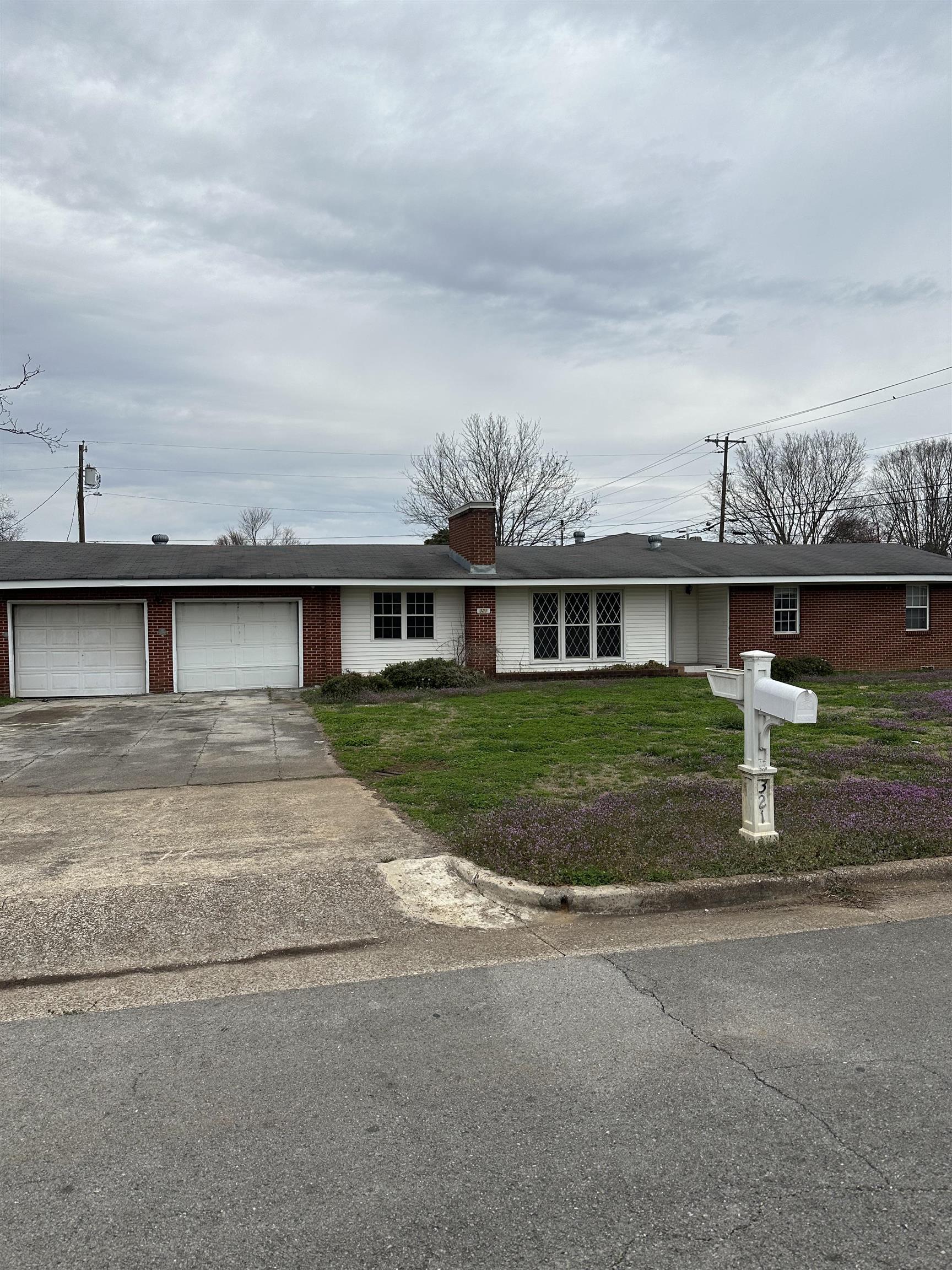 321 Richton Ave, Muscle Shoals, AL 35661 — photo 1