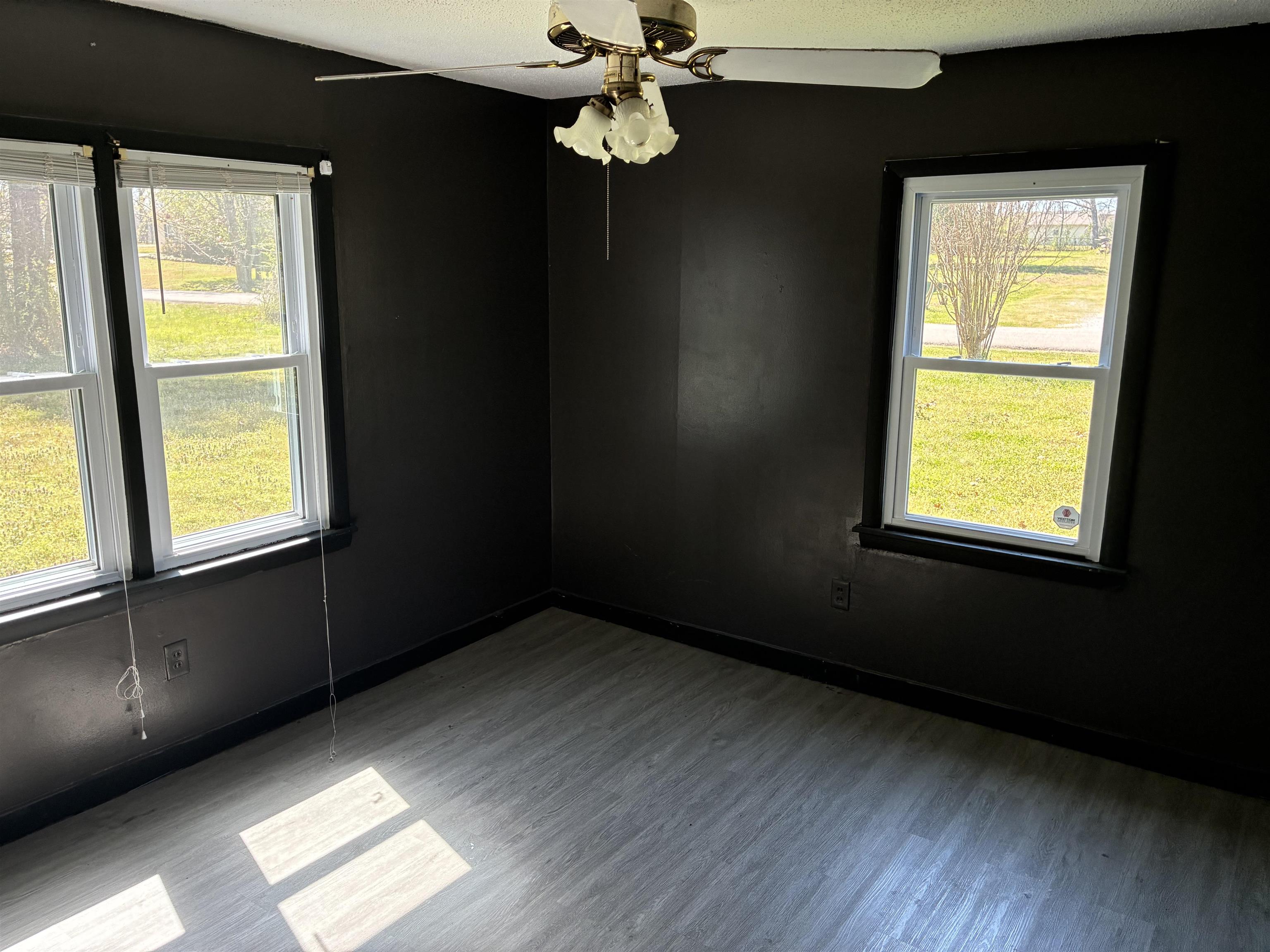 25 Russell Valley Rd