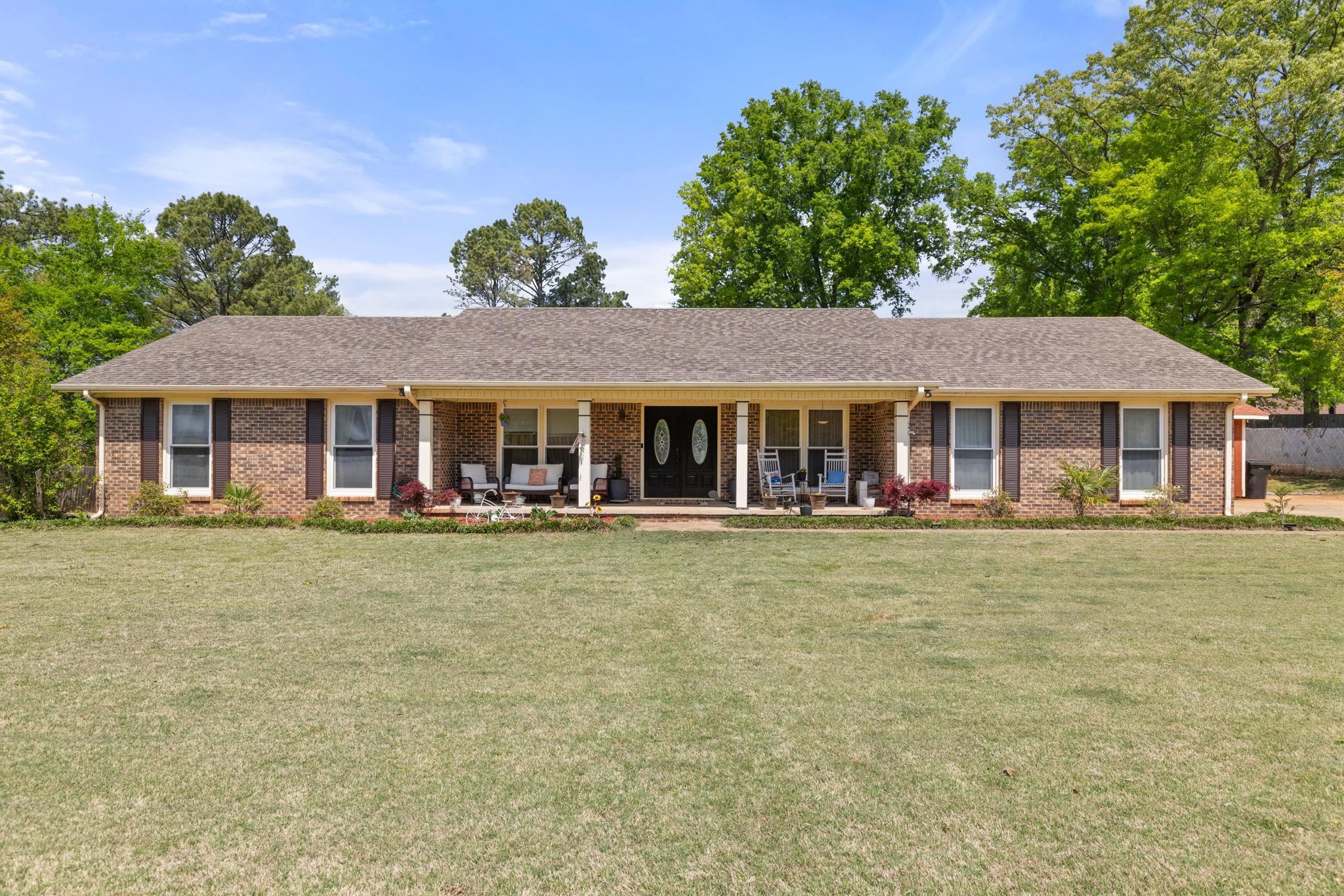 2203 Marietta Ave, Muscle Shoals, AL 35661 — photo 1