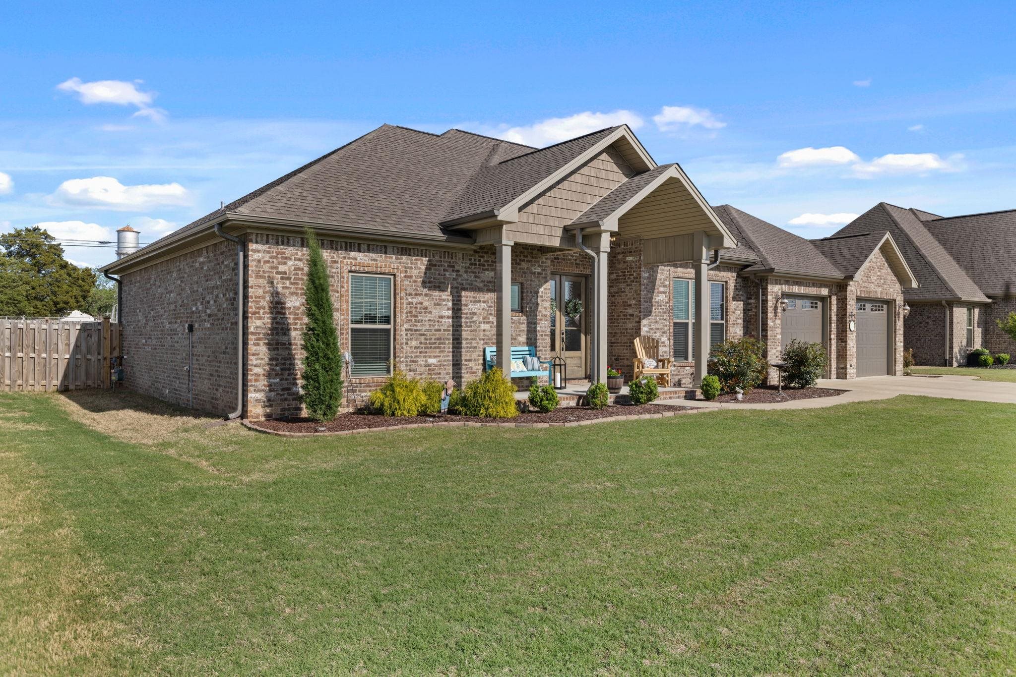 208 Wynchase Dr, Muscle Shoals, AL 35661 — photo 2