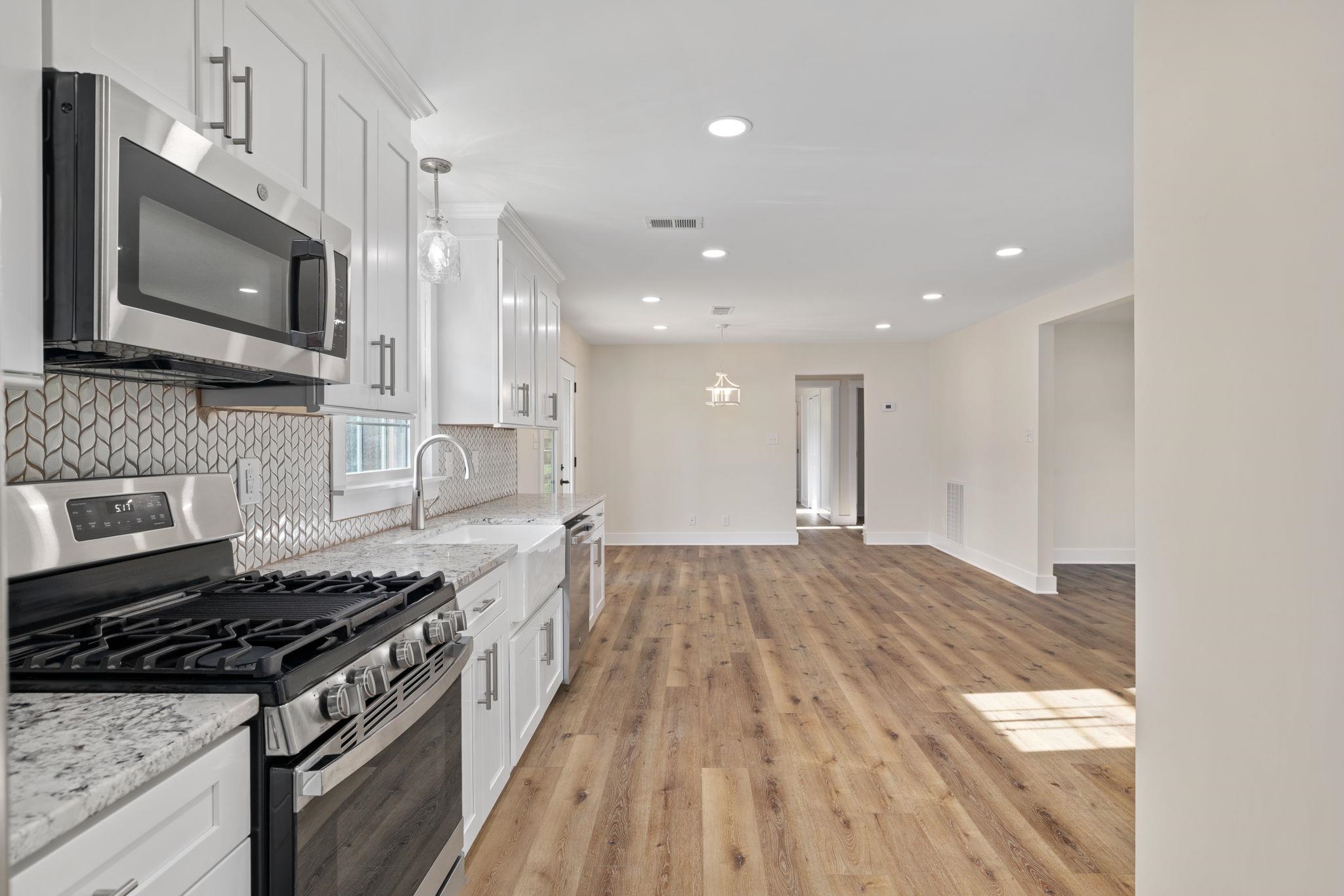 402 Thorne St, Florence, AL 35630 — photo 12