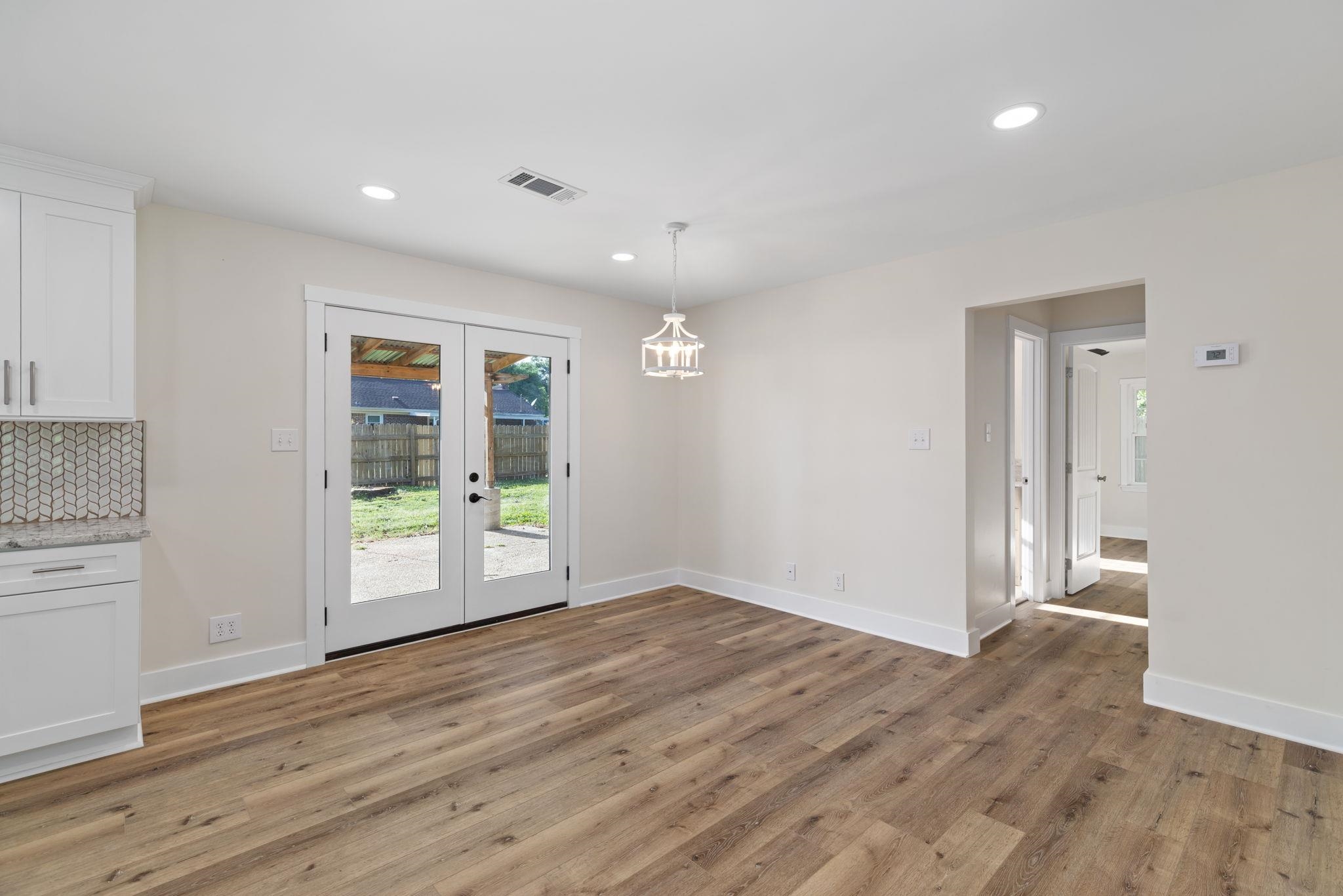 402 Thorne St, Florence, AL 35630 — photo 8