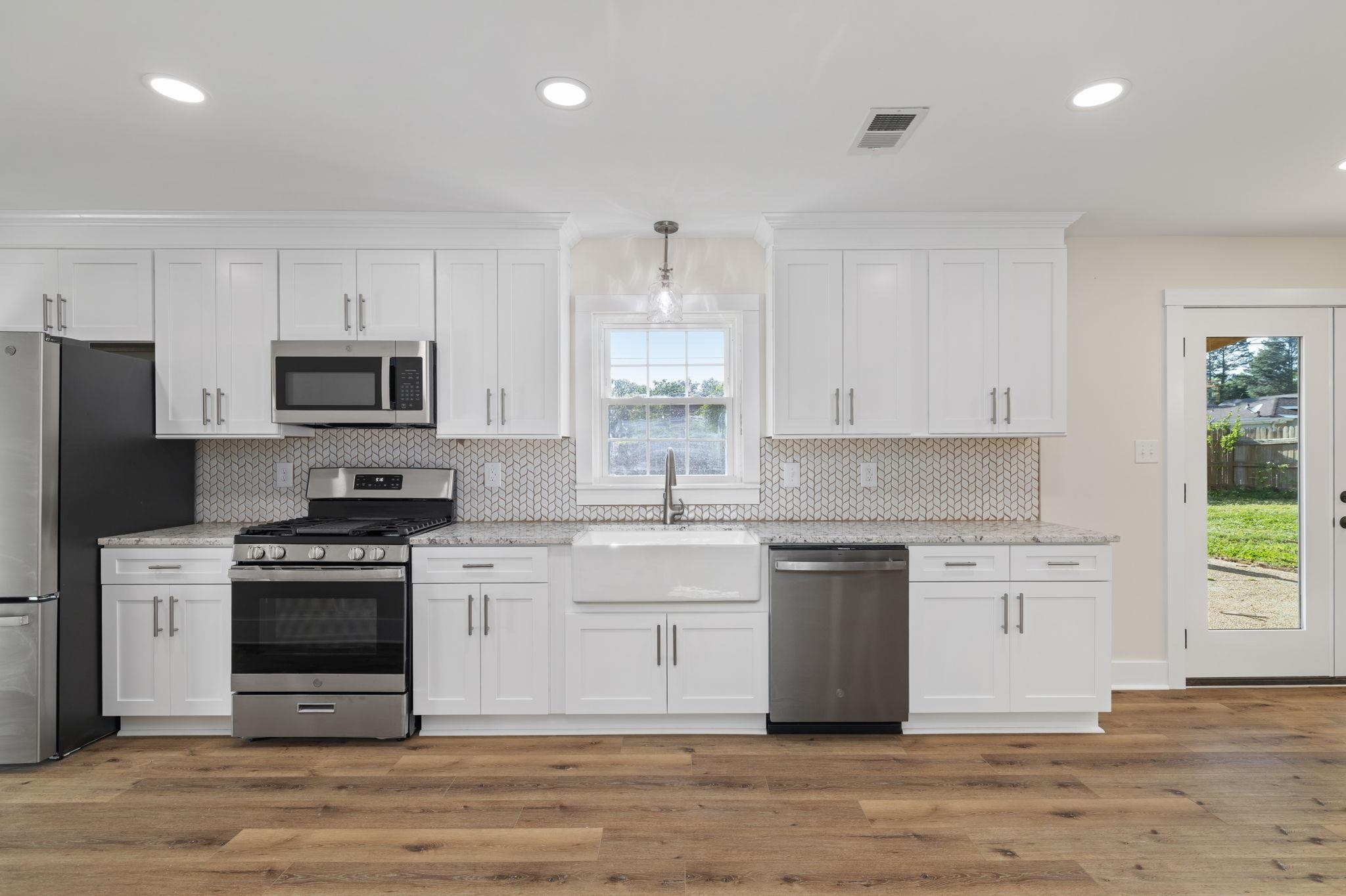 402 Thorne St, Florence, AL 35630 — photo 10