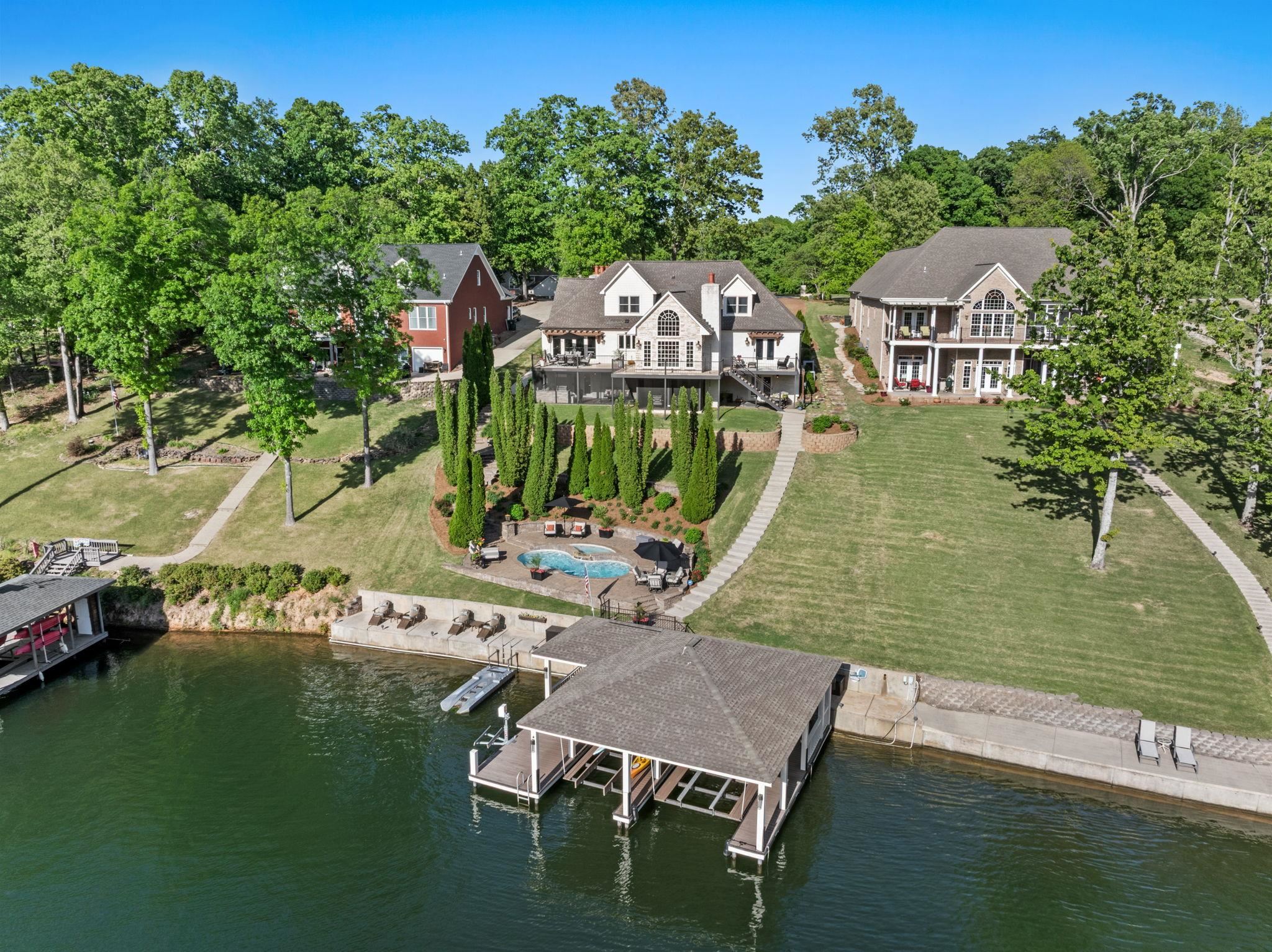 605 Hunter Point Cv, Muscle Shoals, AL 35661 — photo 1