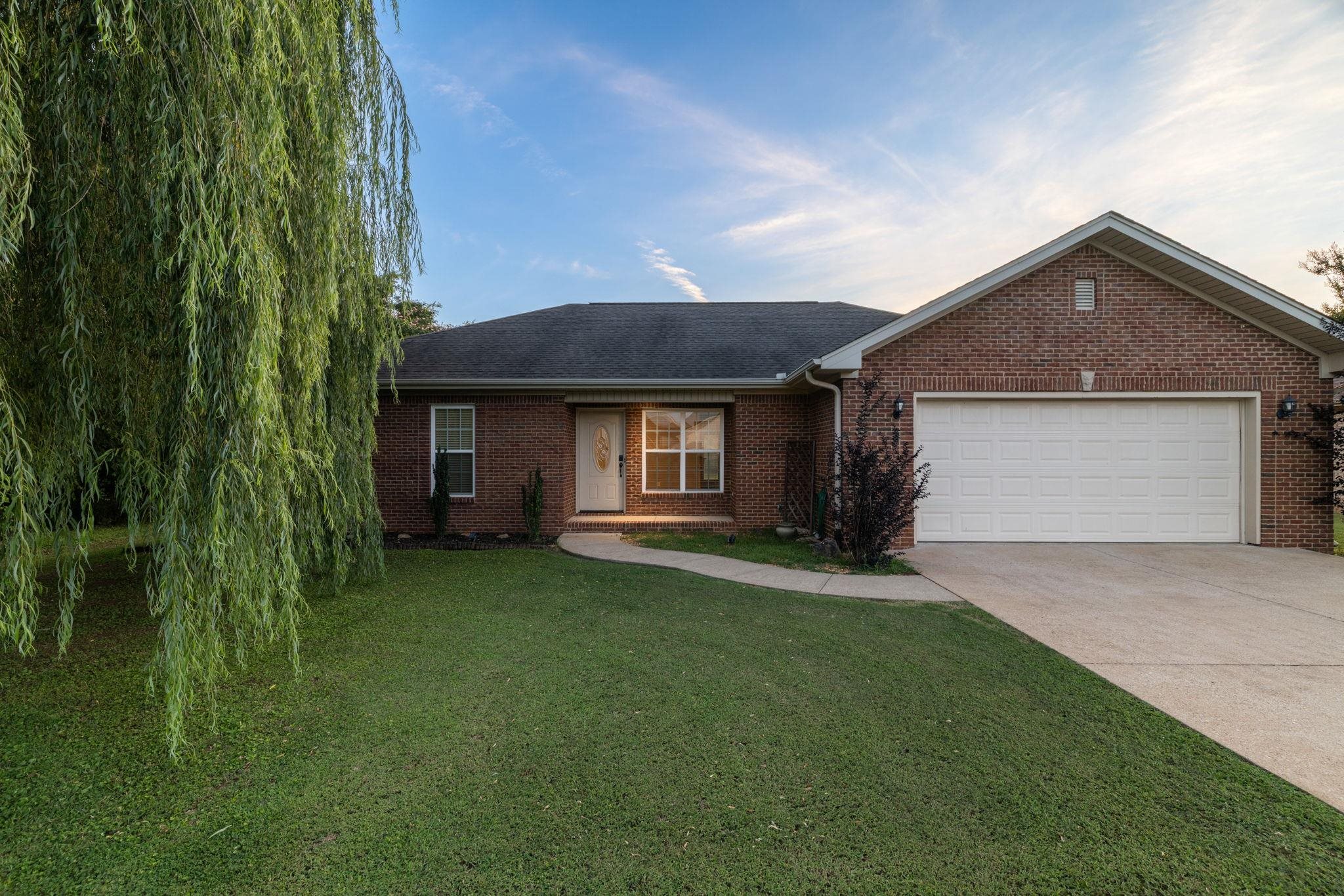 1952 S Beverly Ave, Muscle Shoals, AL 35661 — photo 1