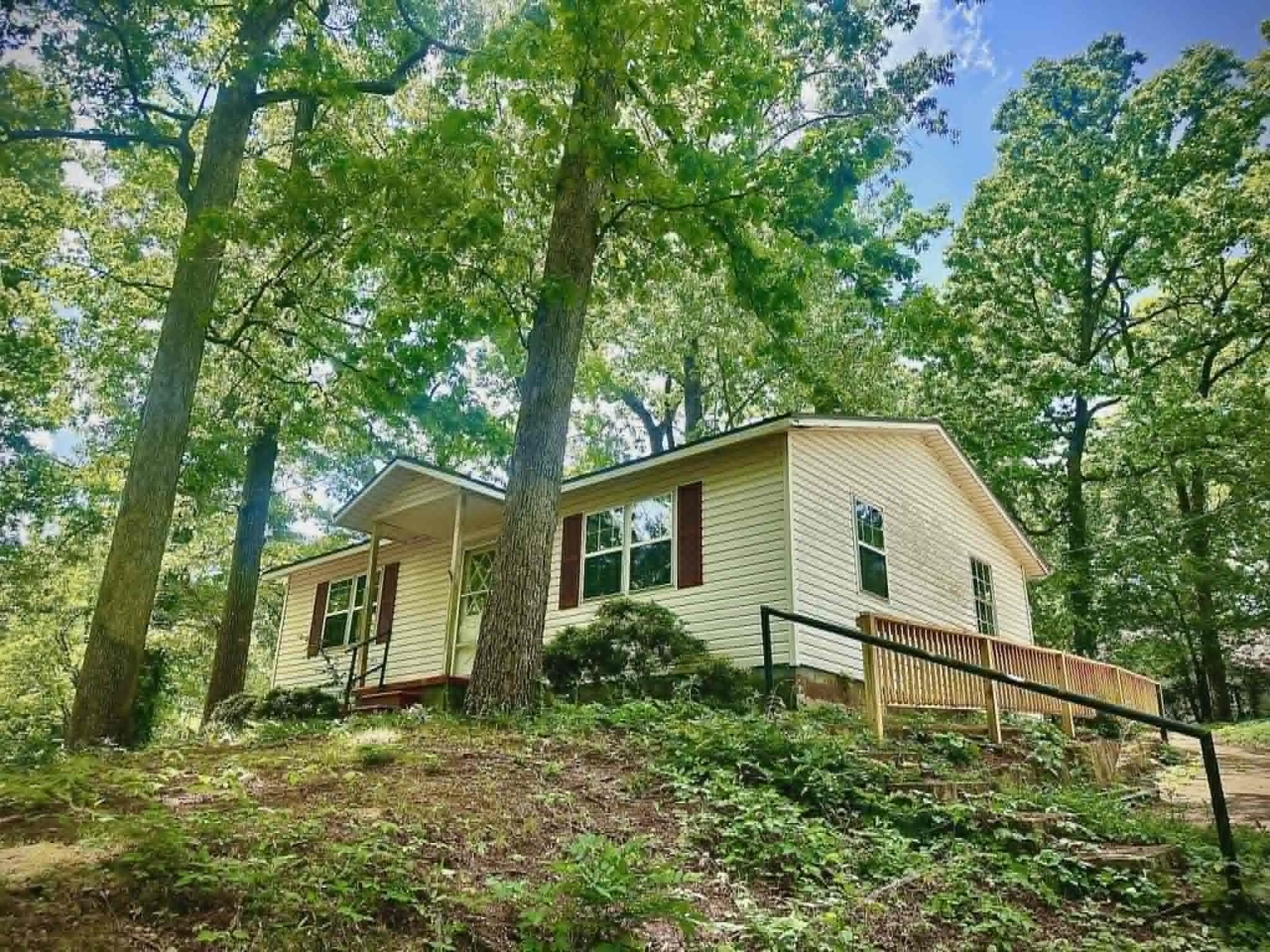 2121 Old Cloverdale Rd, Florence, AL 35630 — photo 1