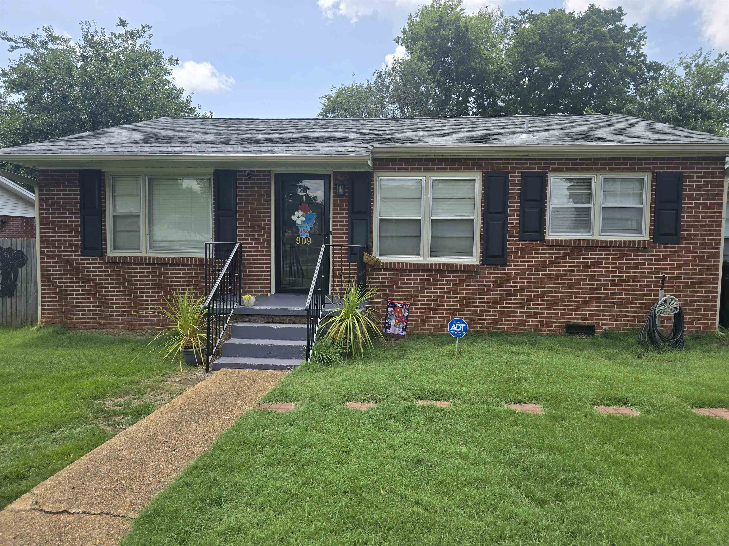 909 Irene Ave, Tuscumbia, AL 35674 — photo 1