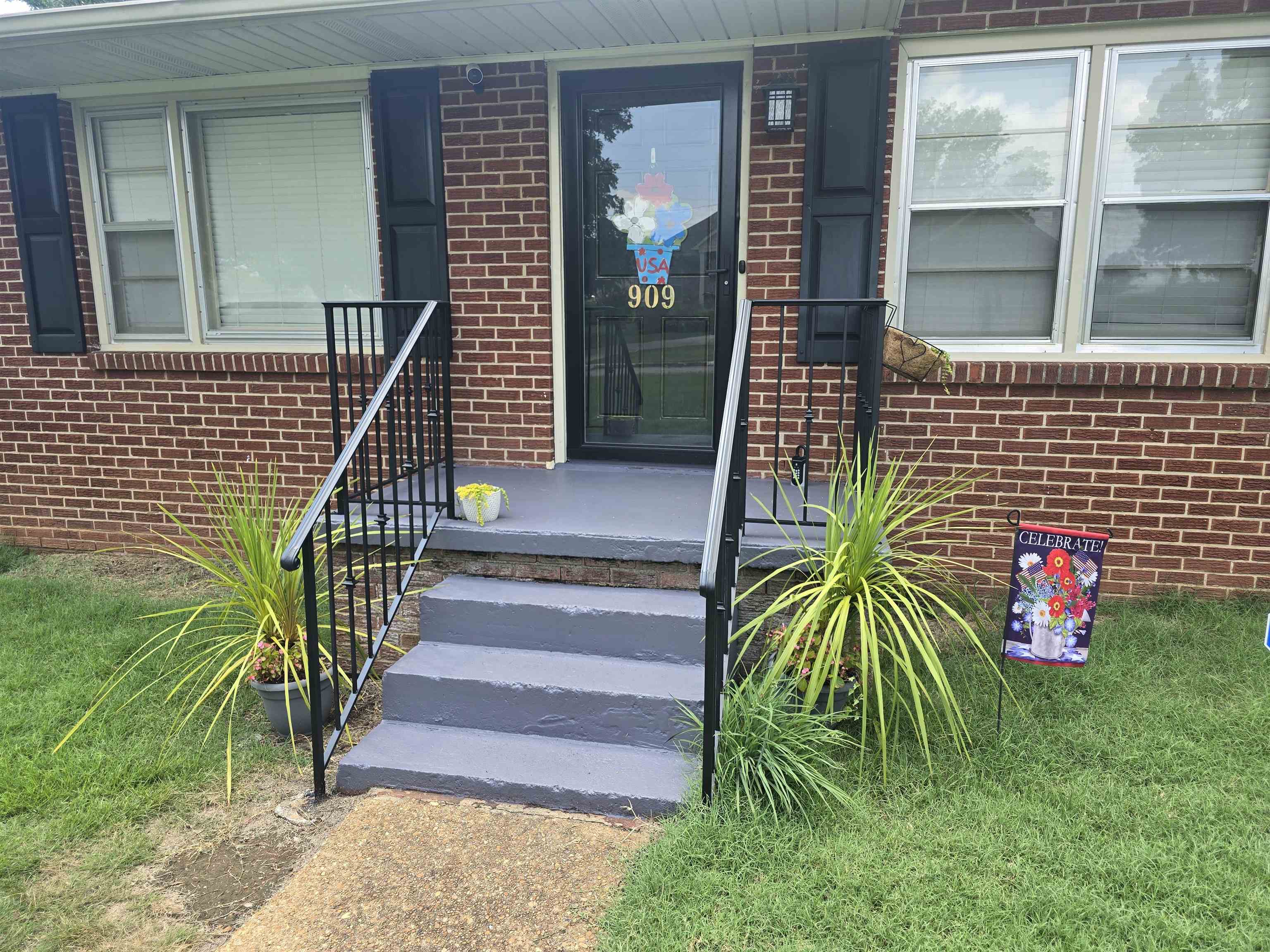 909 Irene Ave, Tuscumbia, AL 35674 — photo 2