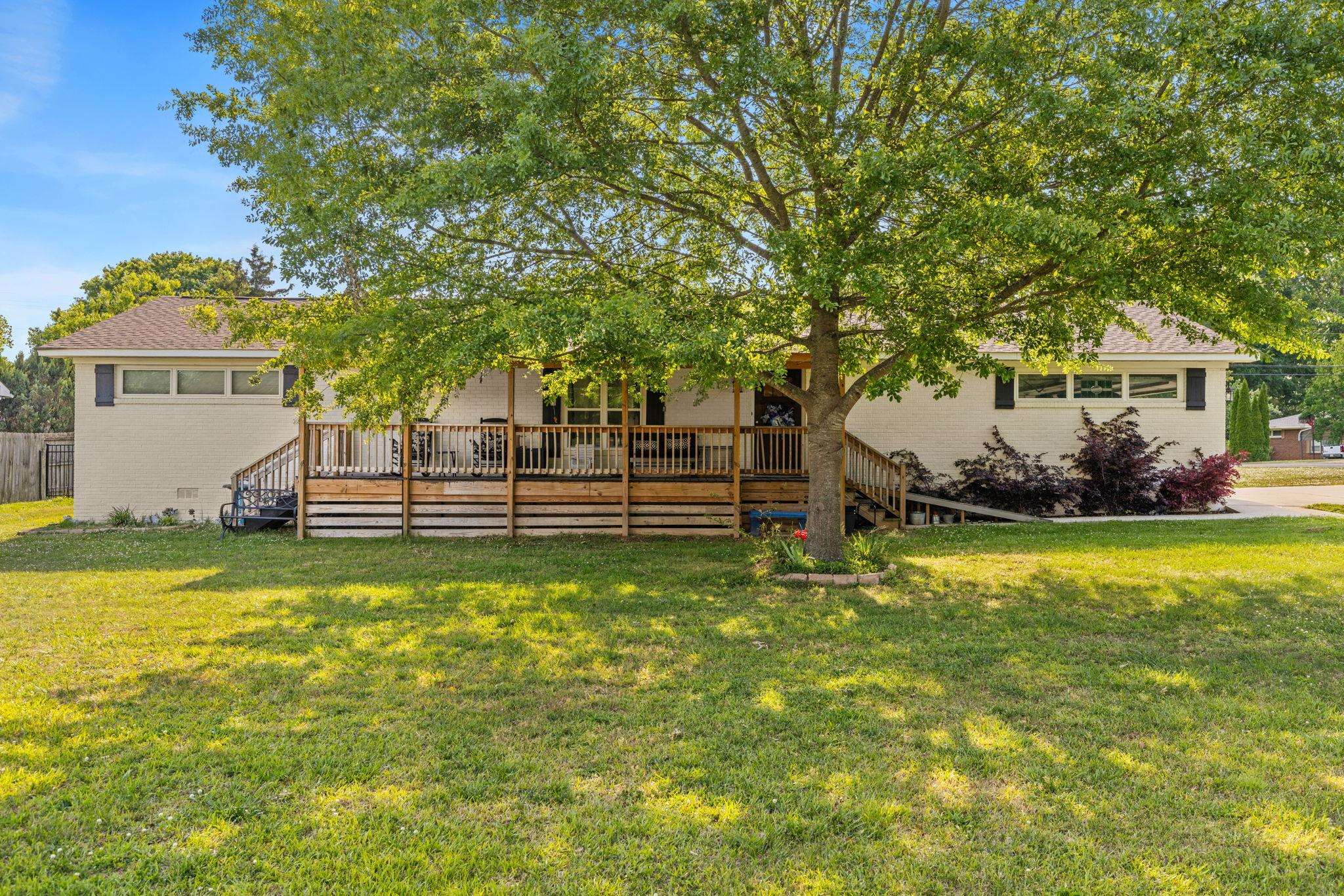 121 Mauldin Ave, Florence, AL 35634 — photo 1