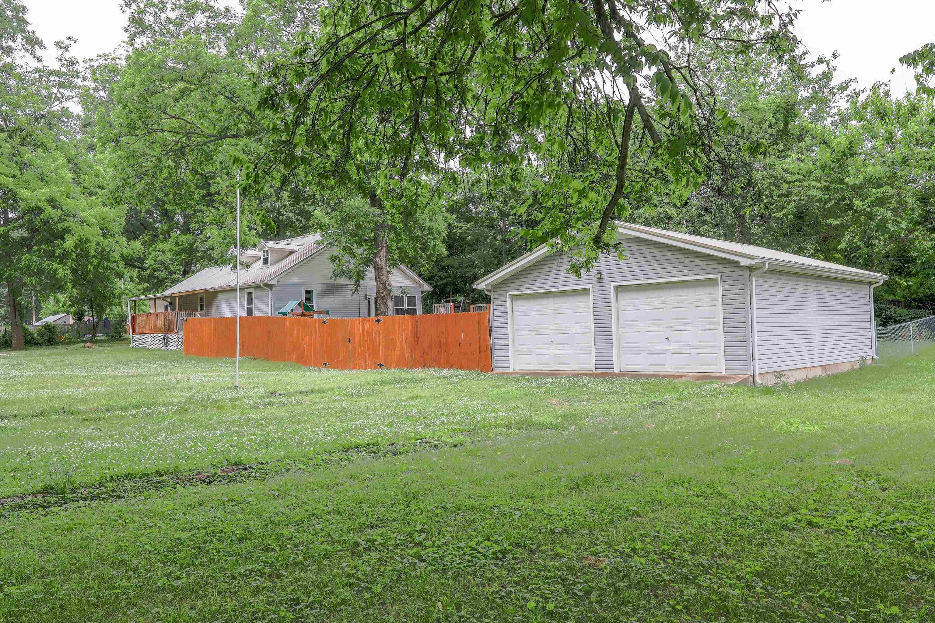 614 N Stewart St, Tuscumbia, AL 35674 — photo 1