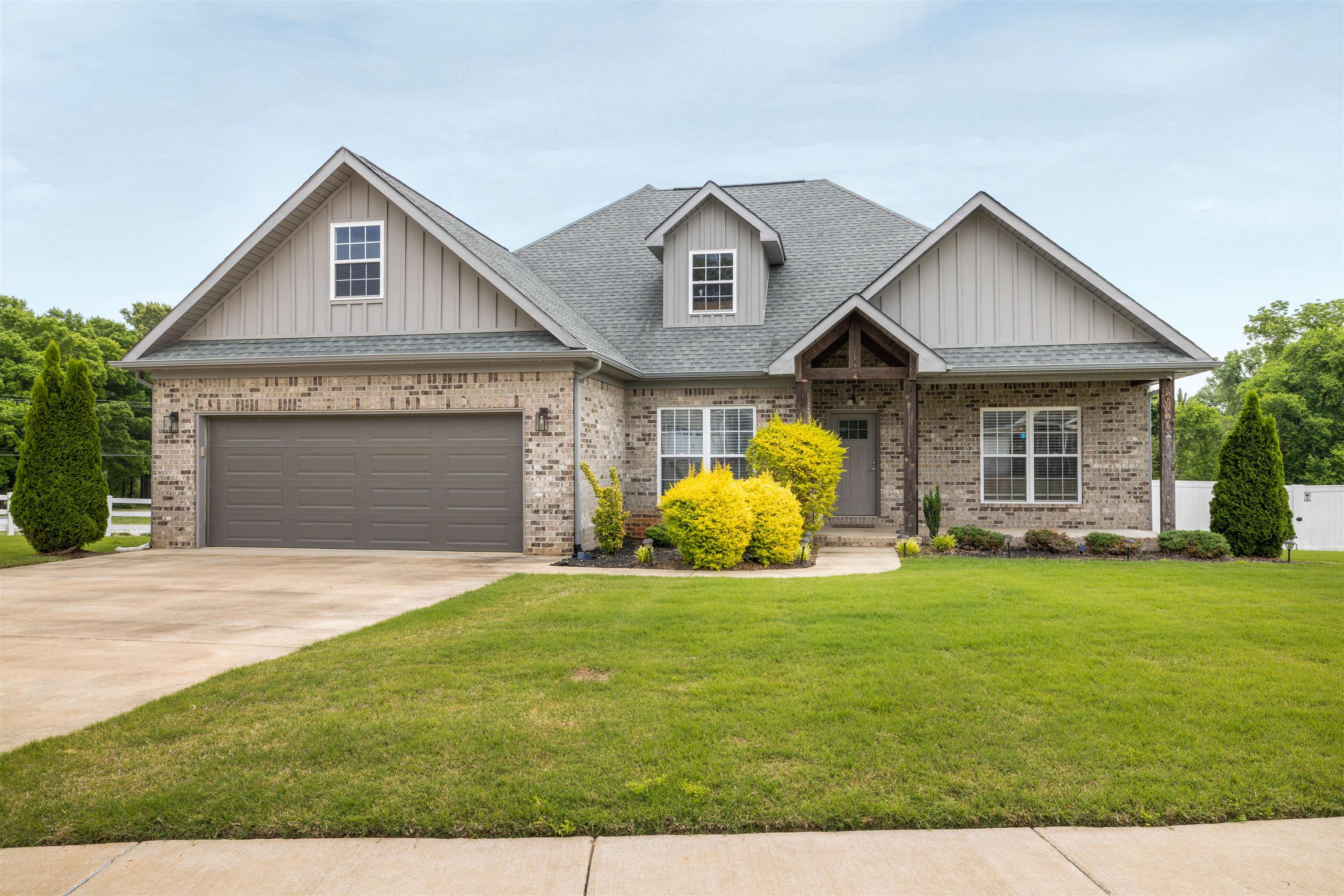 55 Rolling Brook Dr, Rogersville, AL 35652 — photo 1