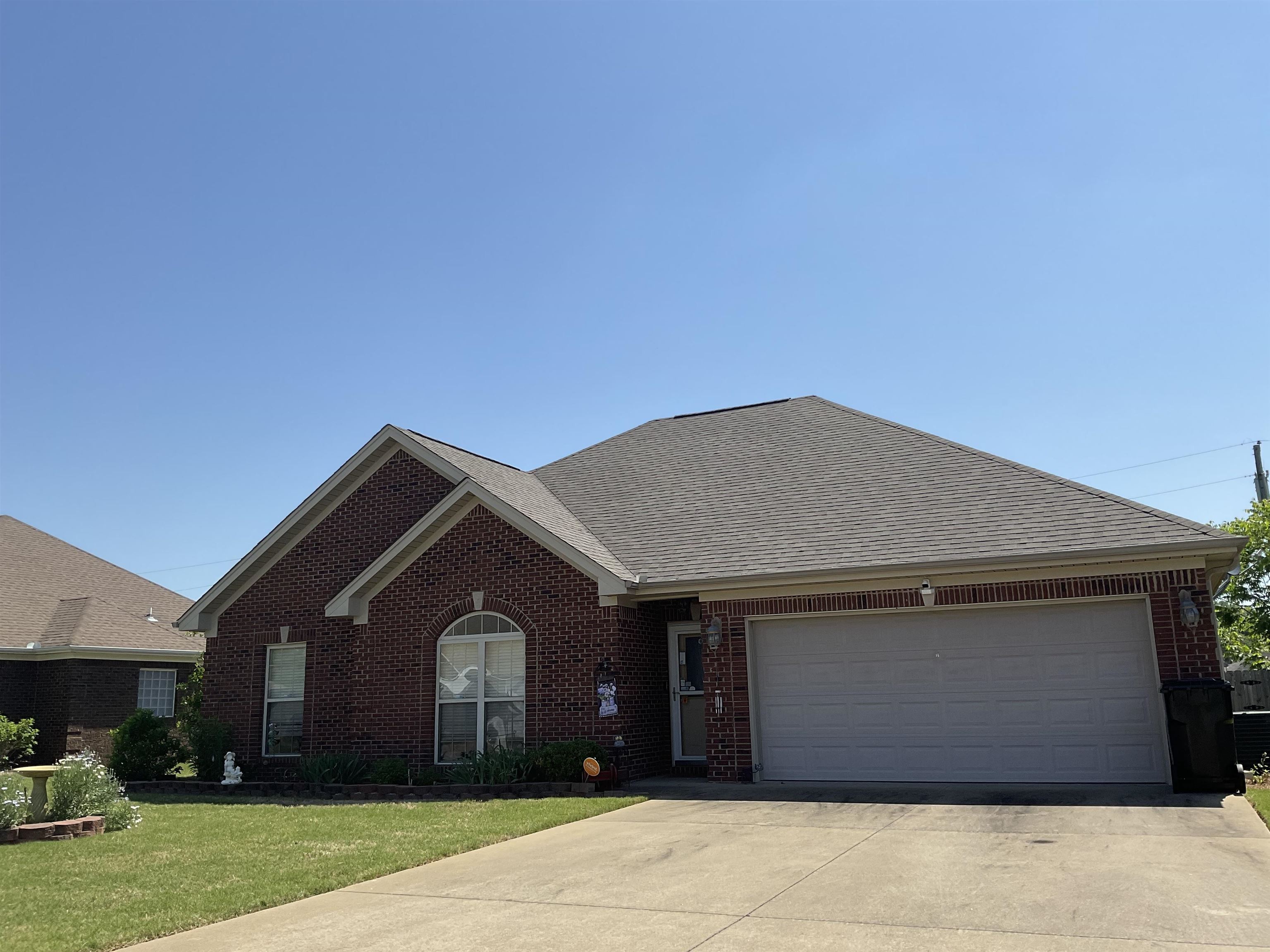 311 Meredith Dr, Muscle Shoals, AL 35661 — photo 1