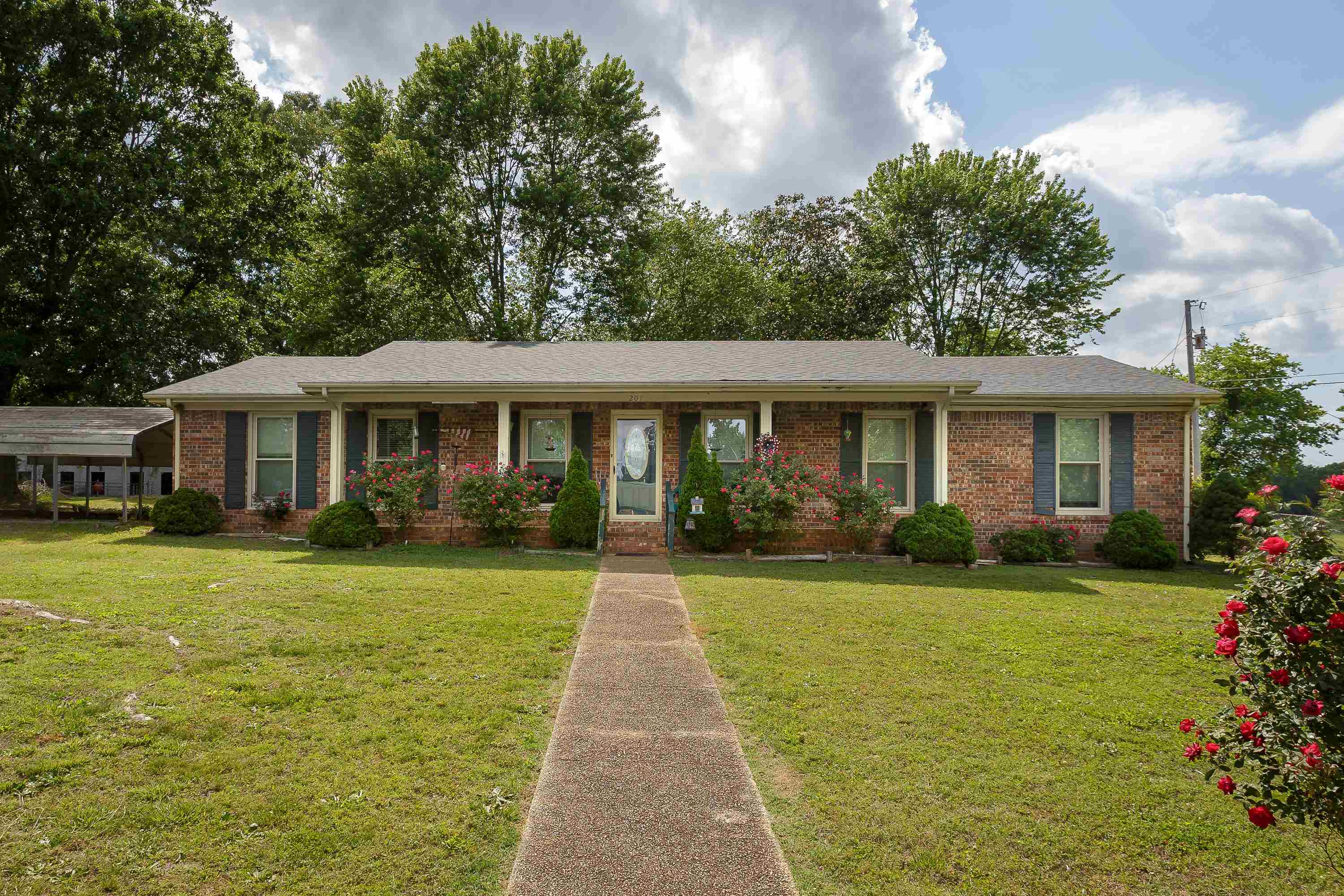 201 Mary Lee Dr, Florence, AL 35634 — photo 1
