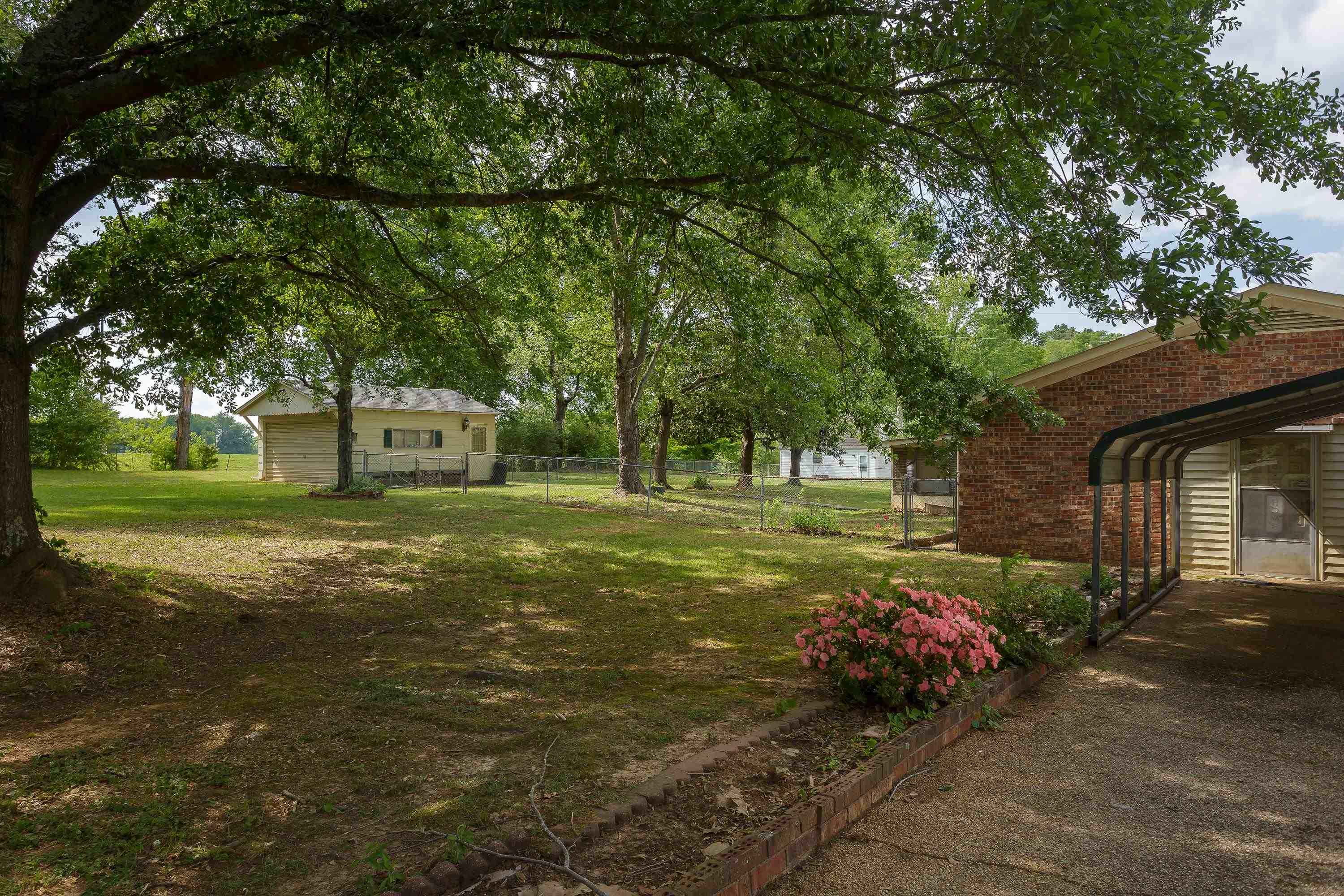 201 Mary Lee Dr, Florence, AL 35634 — photo 3