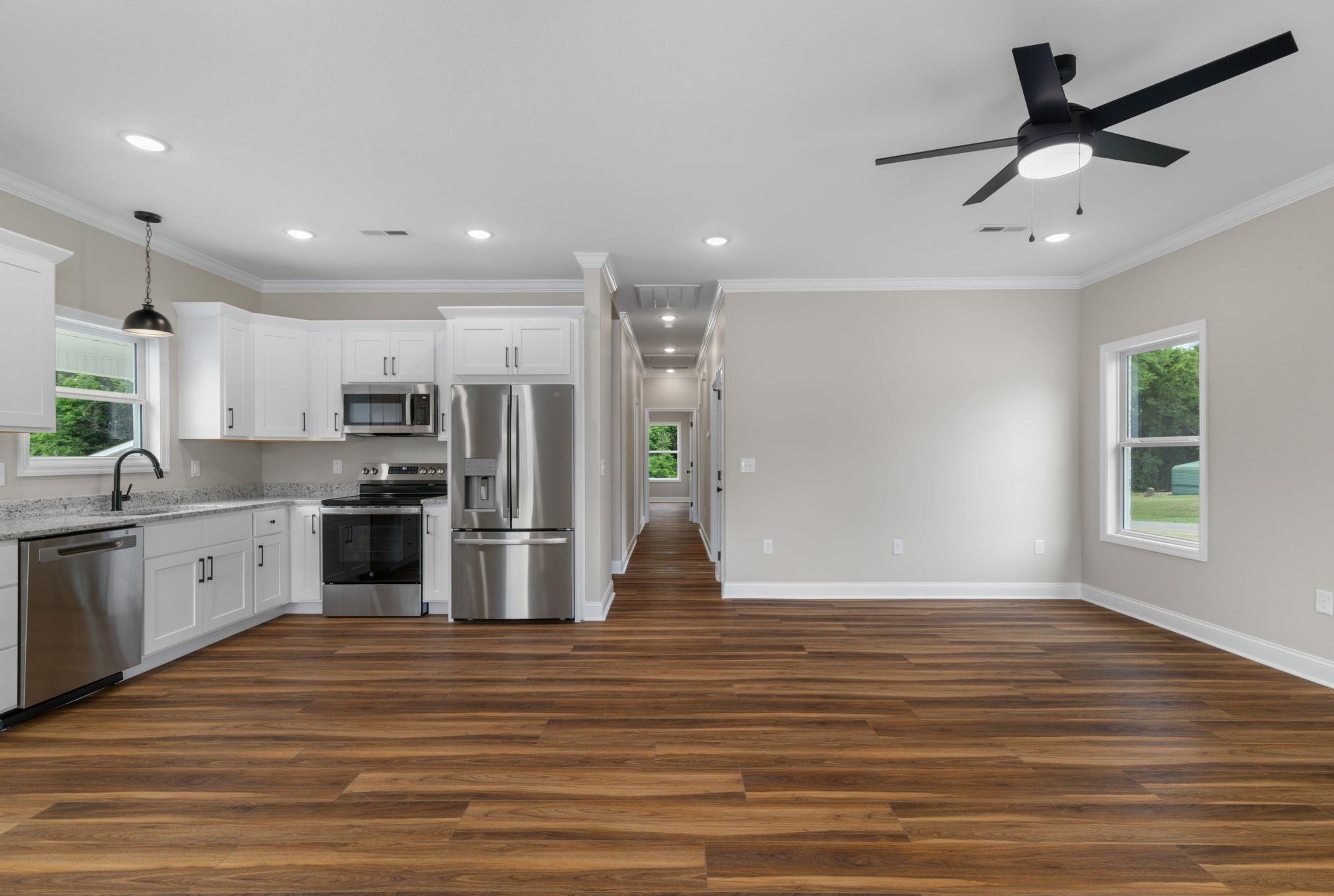 165 E Lakeside Dr, Florence, AL 35630 — photo 4