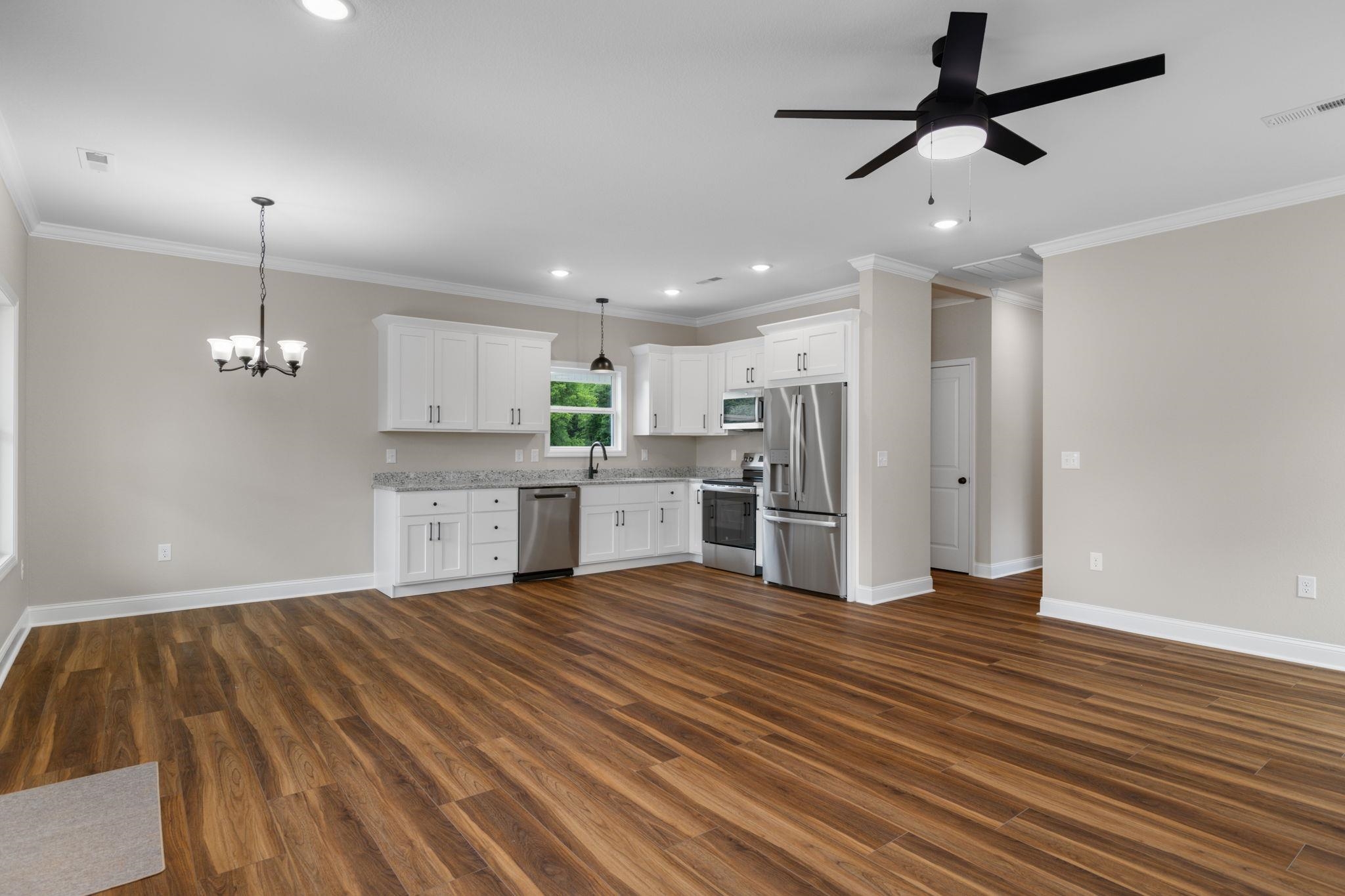 165 E Lakeside Dr, Florence, AL 35630 — photo 7