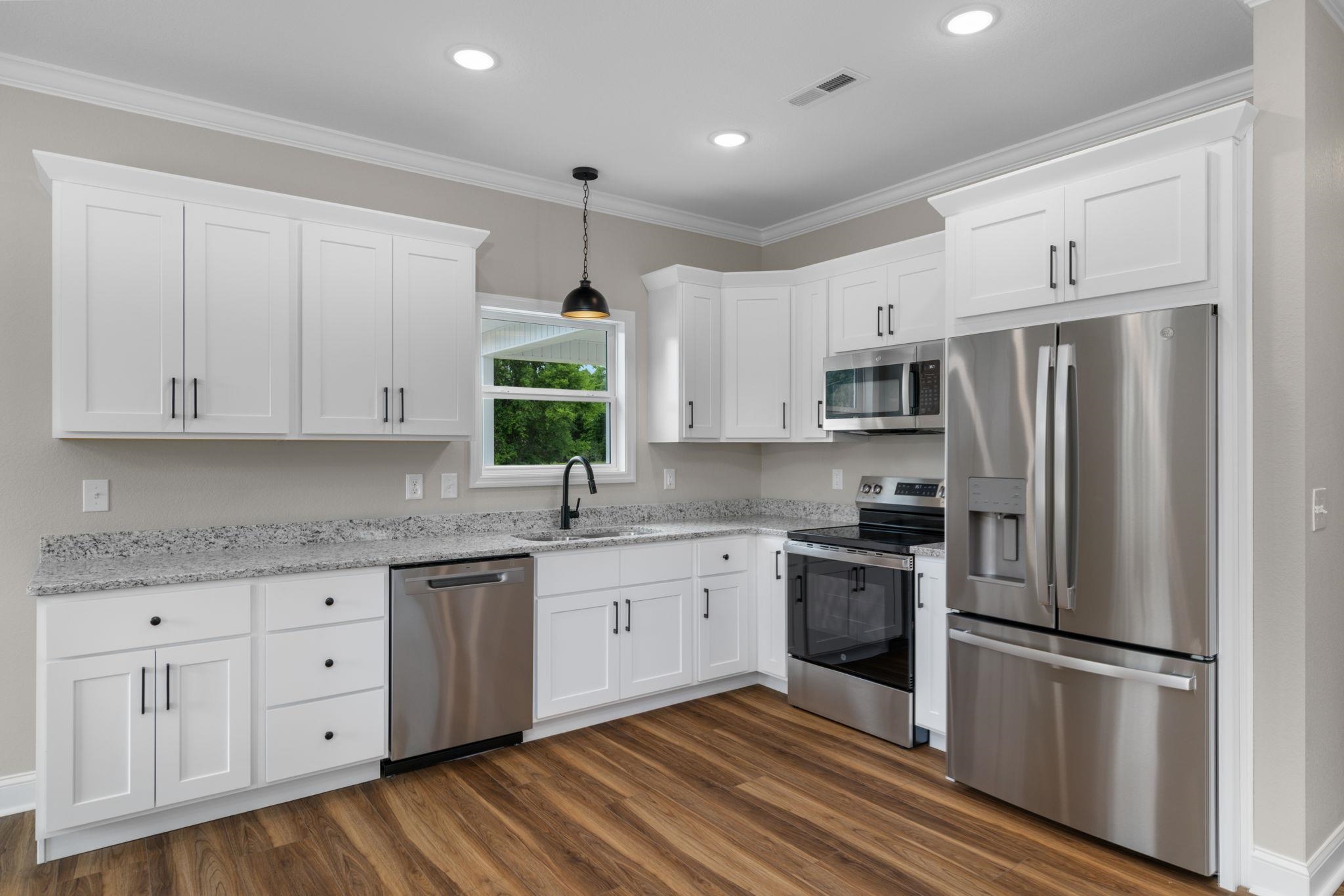 165 E Lakeside Dr, Florence, AL 35630 — photo 8