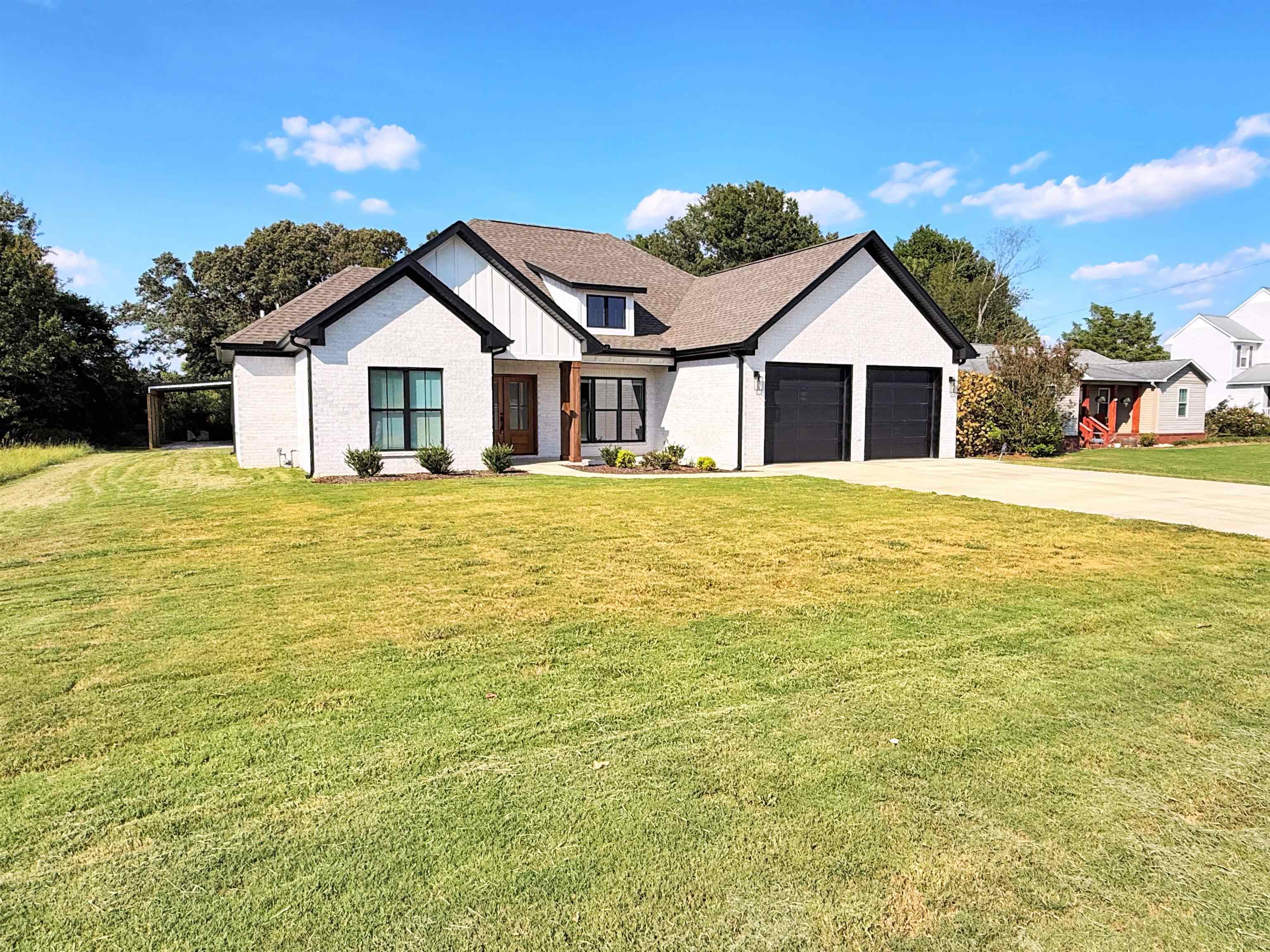 1901 Orman St, Muscle Shoals, AL 35661 — photo 1
