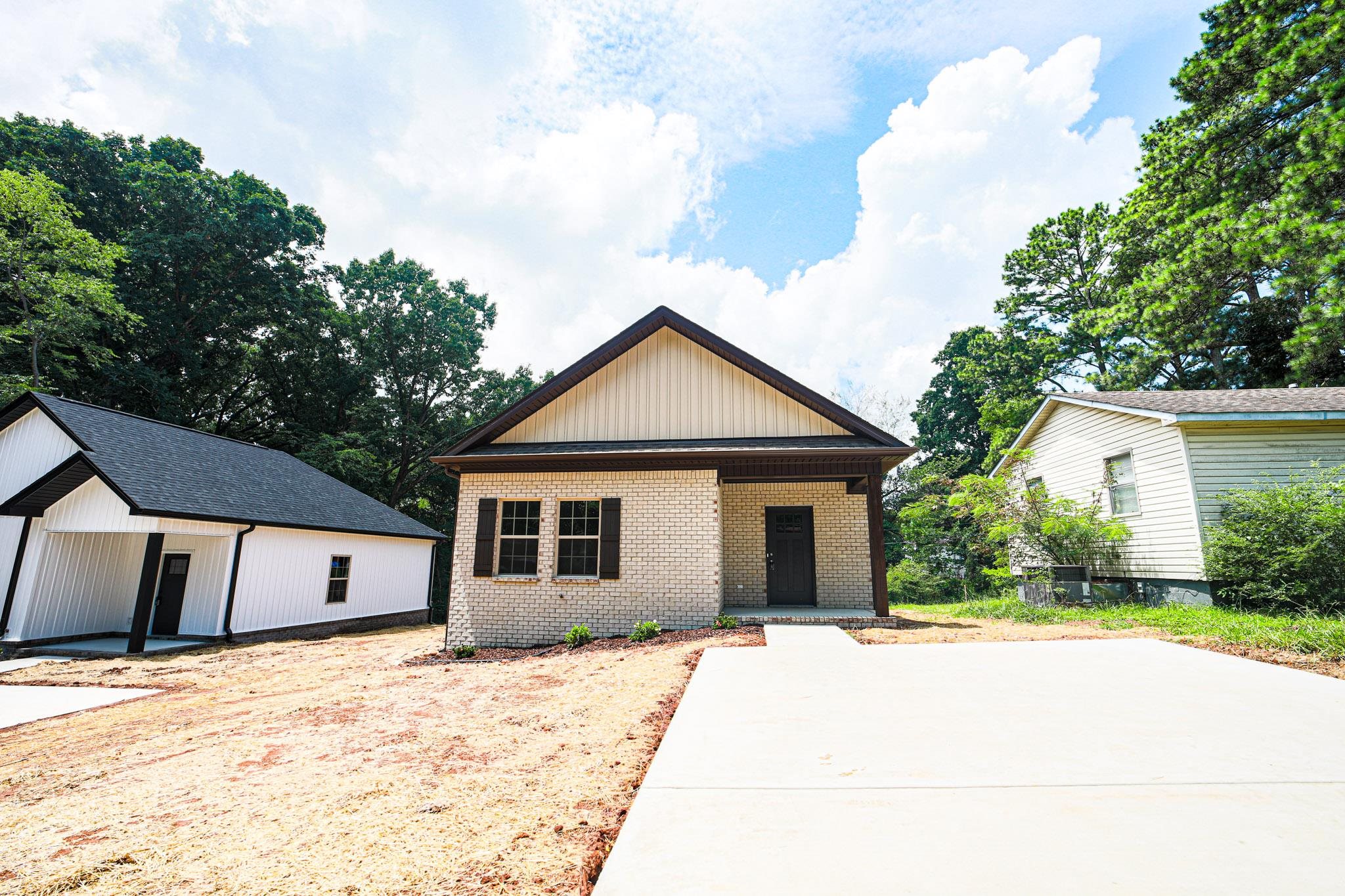 422 Smith St, Florence, AL 35630 — photo 1