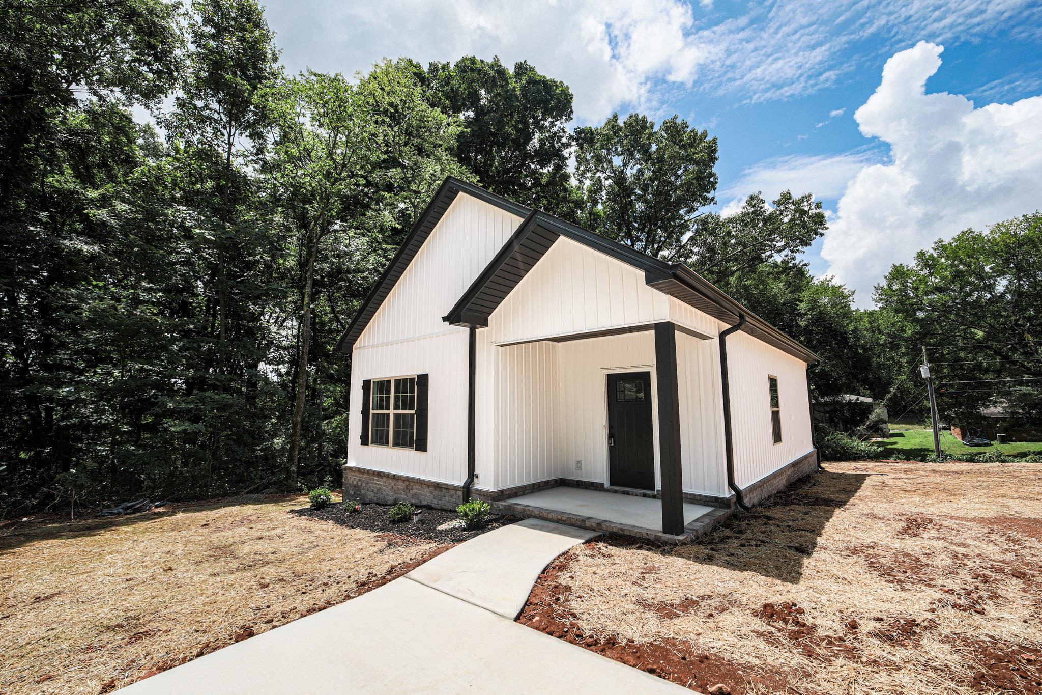 426 Smith St, Florence, AL 35630 — photo 1