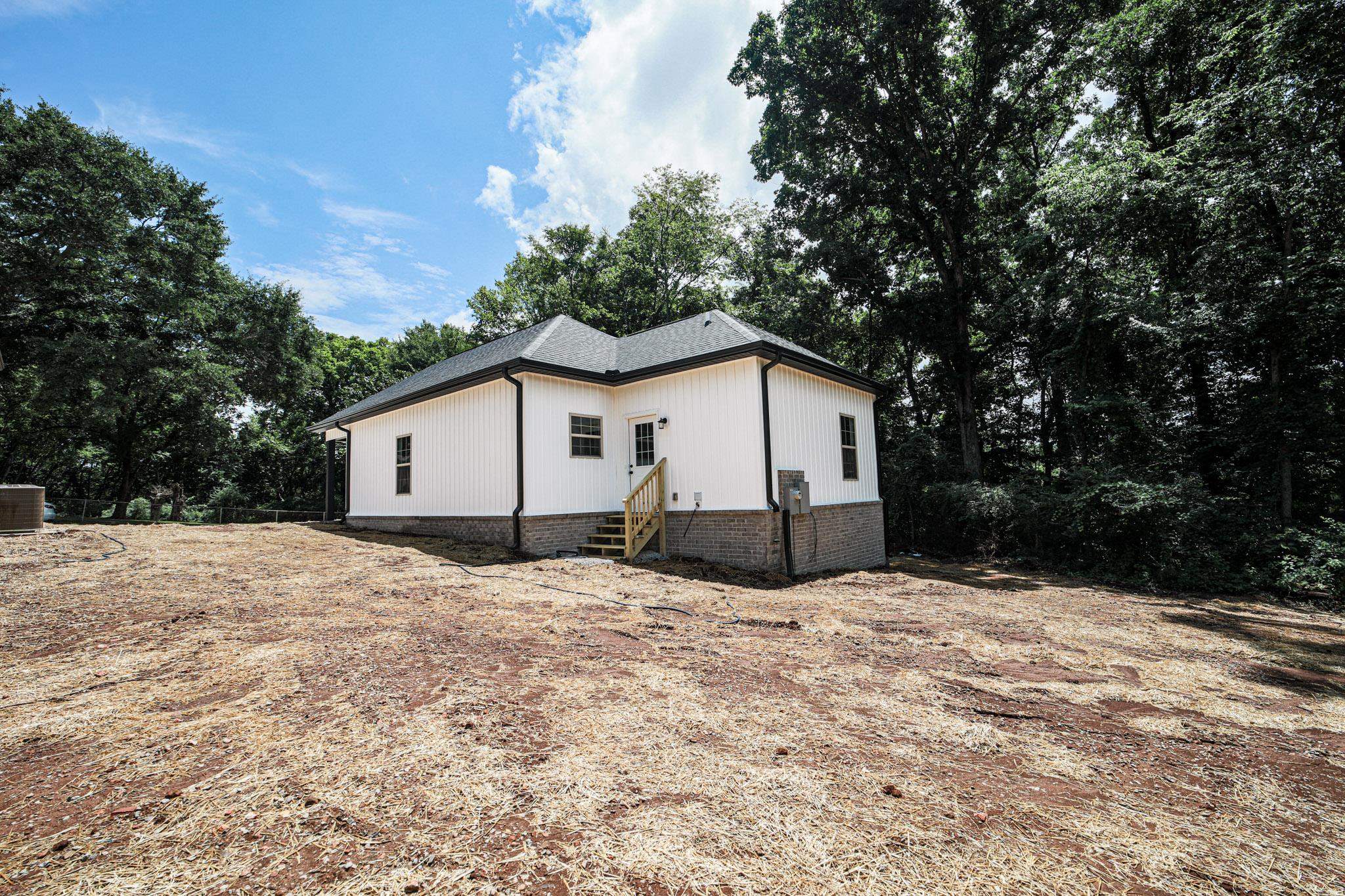 426 Smith St, Florence, AL 35630 — photo 2