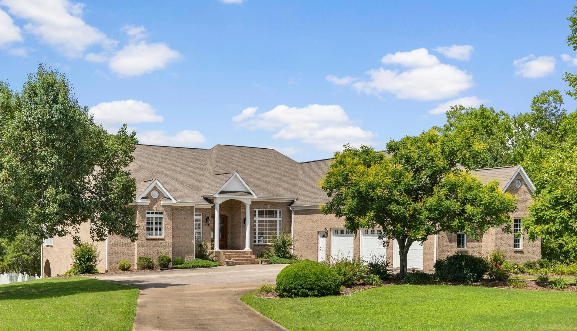 101 E Meadowhill Dr, Florence, AL 35633 — photo 1