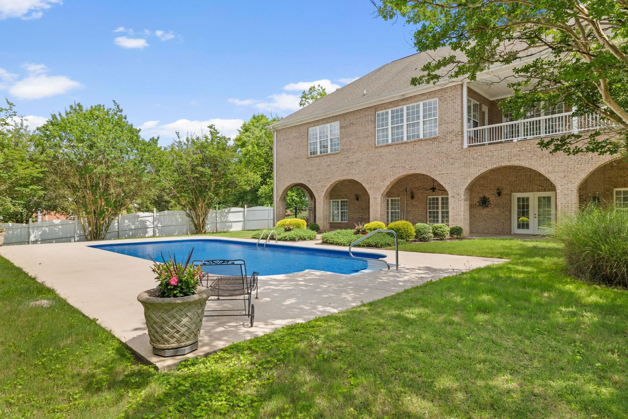 101 E Meadowhill Dr, Florence, AL 35633 — photo 2