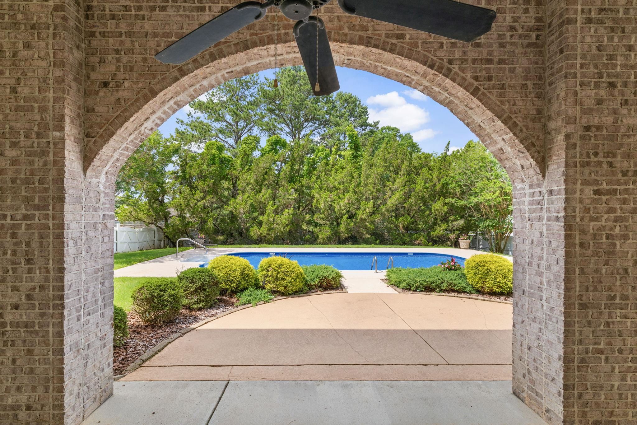 101 E Meadowhill Dr, Florence, AL 35633 — photo 3