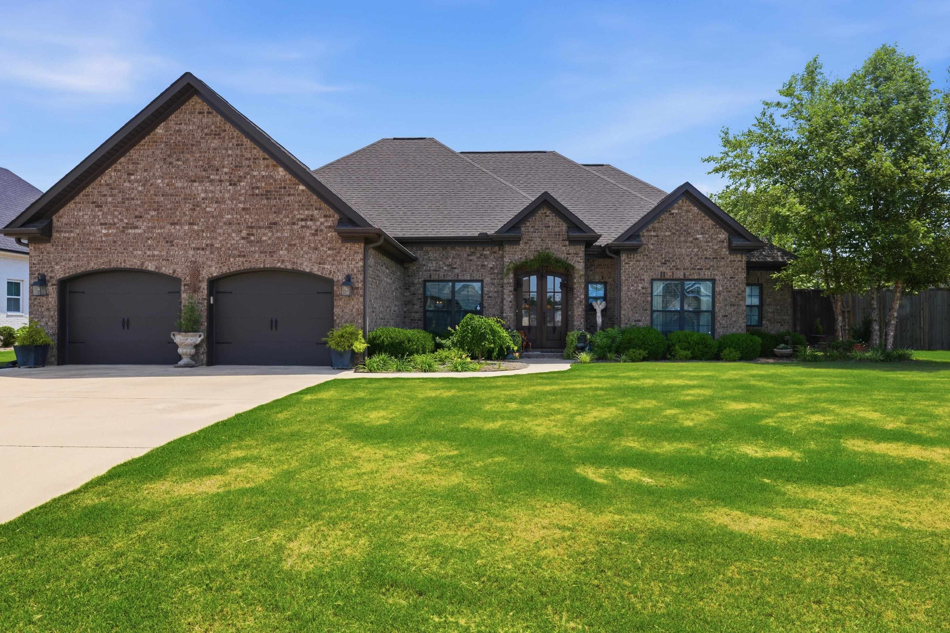 113 Caroline Way, Muscle Shoals, AL 35661 — photo 1