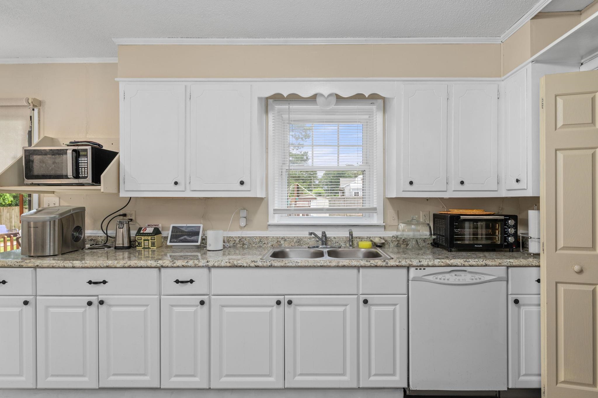 2205 Estaline Dr, Florence, AL 35630 — photo 9