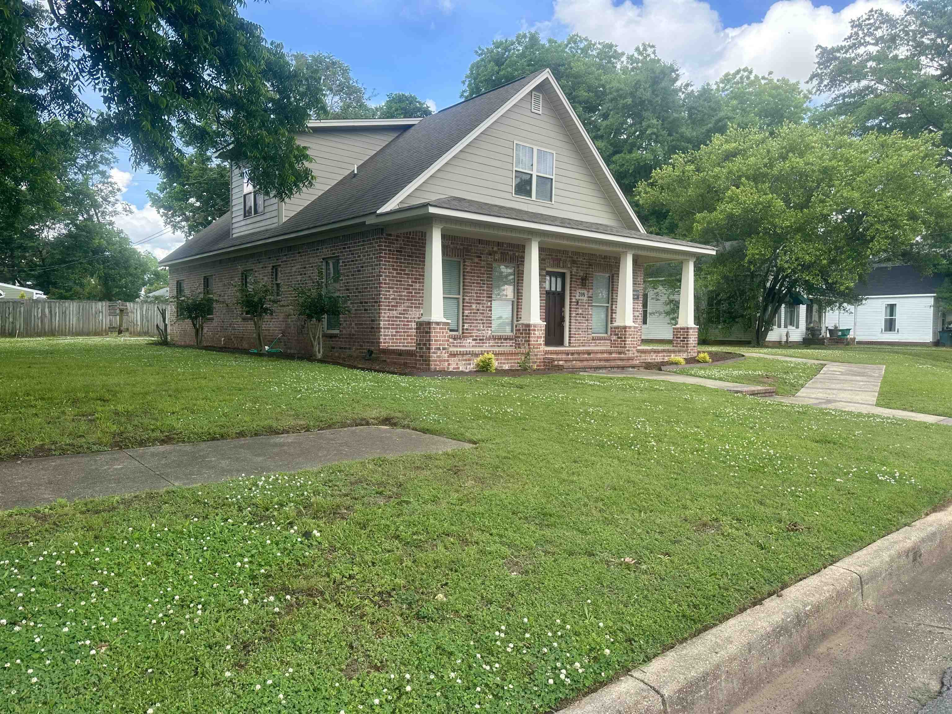208 W 3rd St, Tuscumbia, AL 35674 — photo 2