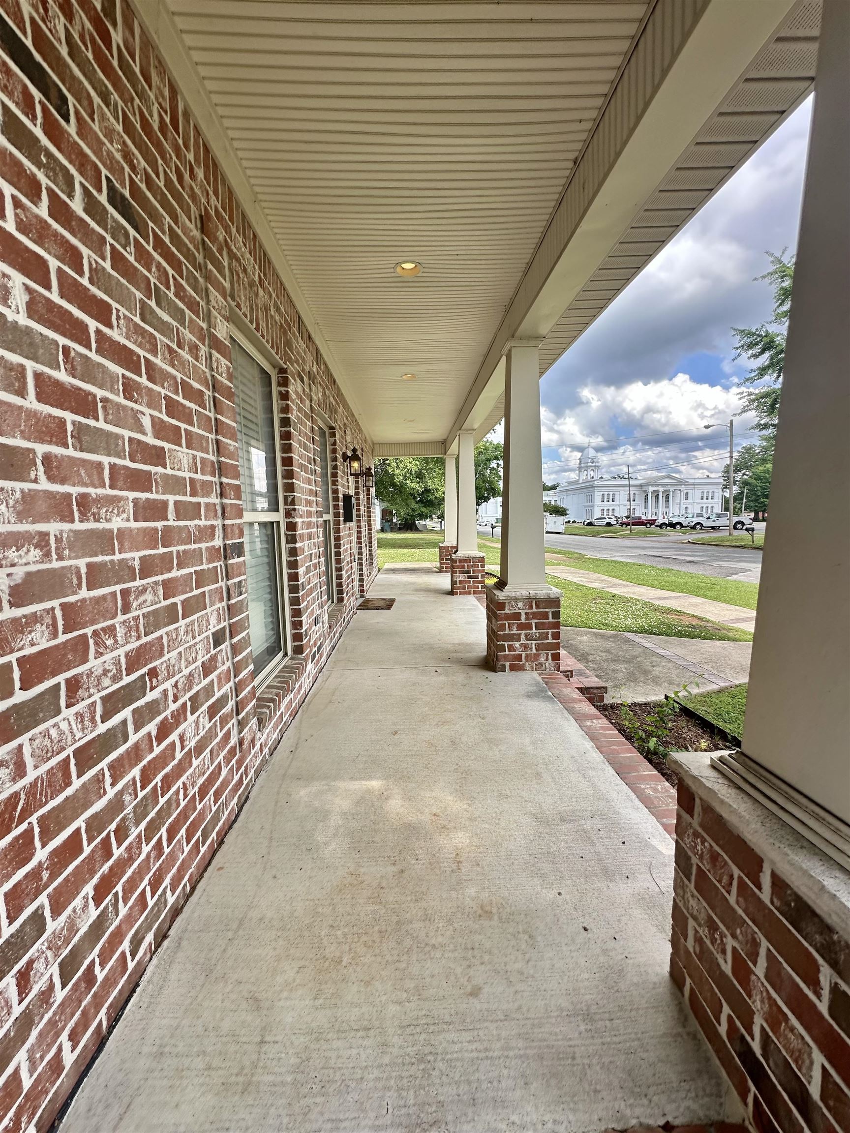 208 W 3rd St, Tuscumbia, AL 35674 — photo 3
