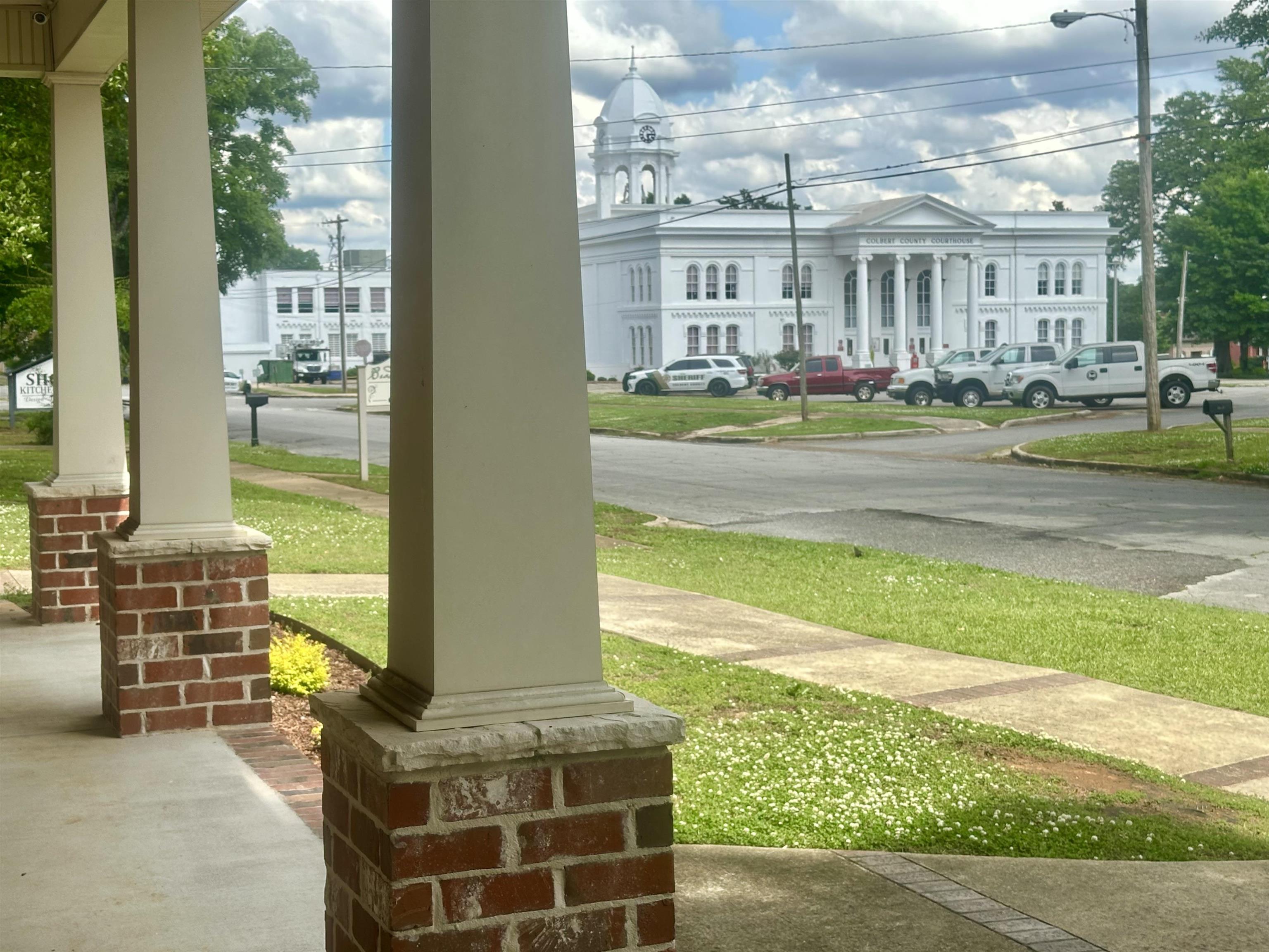 208 W 3rd St, Tuscumbia, AL 35674 — photo 4