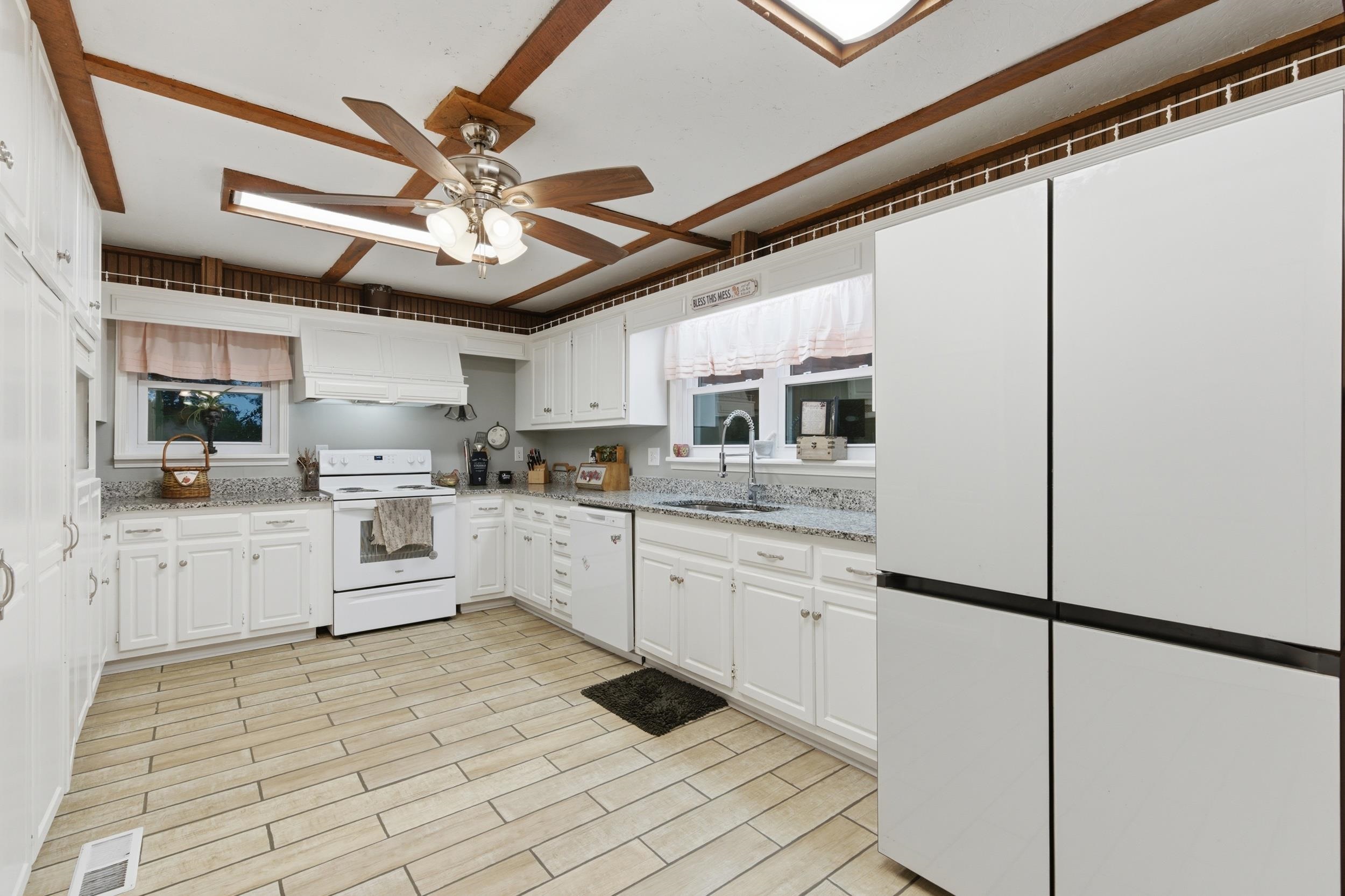 286 Co Rd 1241, Vinemont, AL 35179 — photo 5