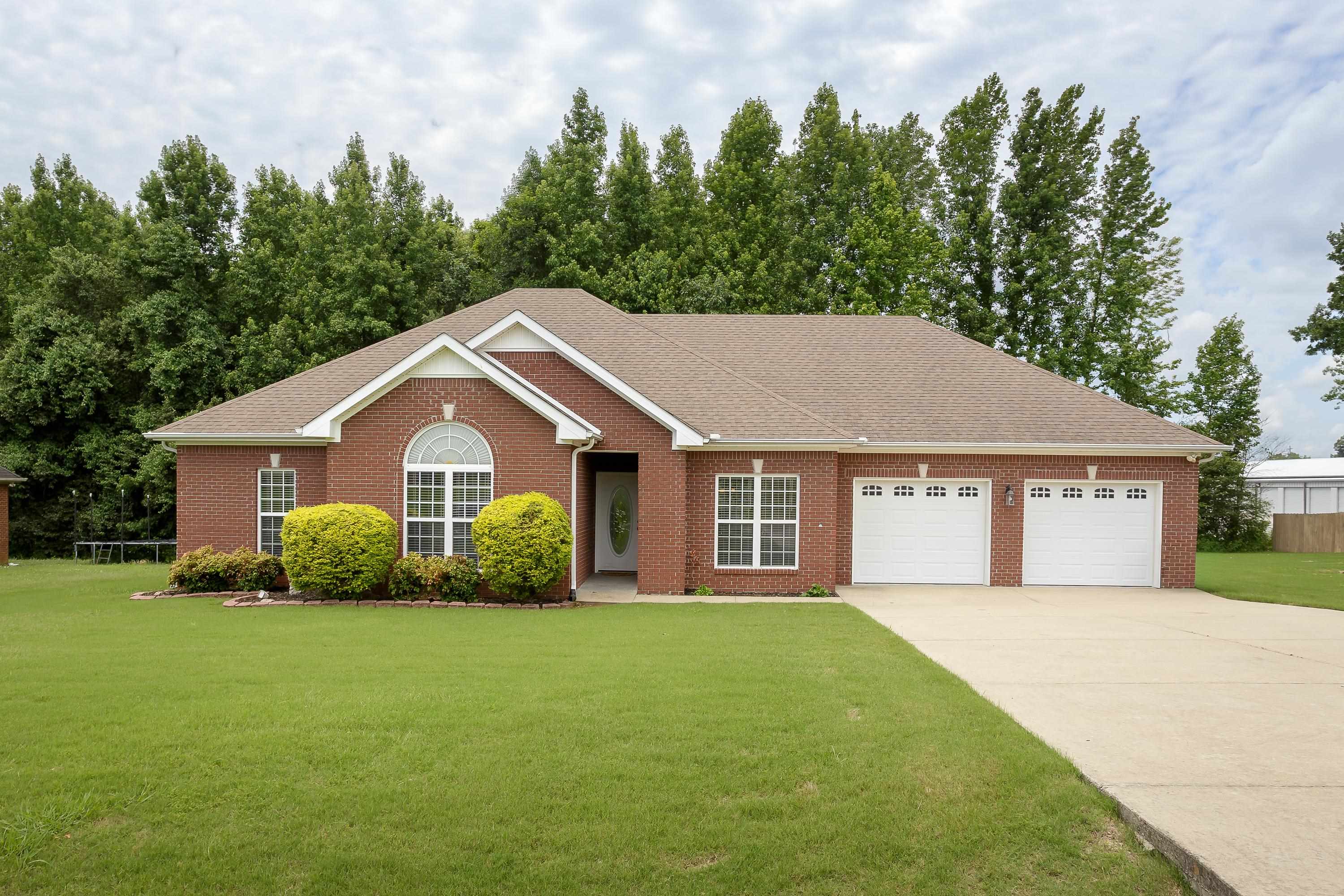 114 Villagewood Dr, Killen, AL 35645 — photo 1