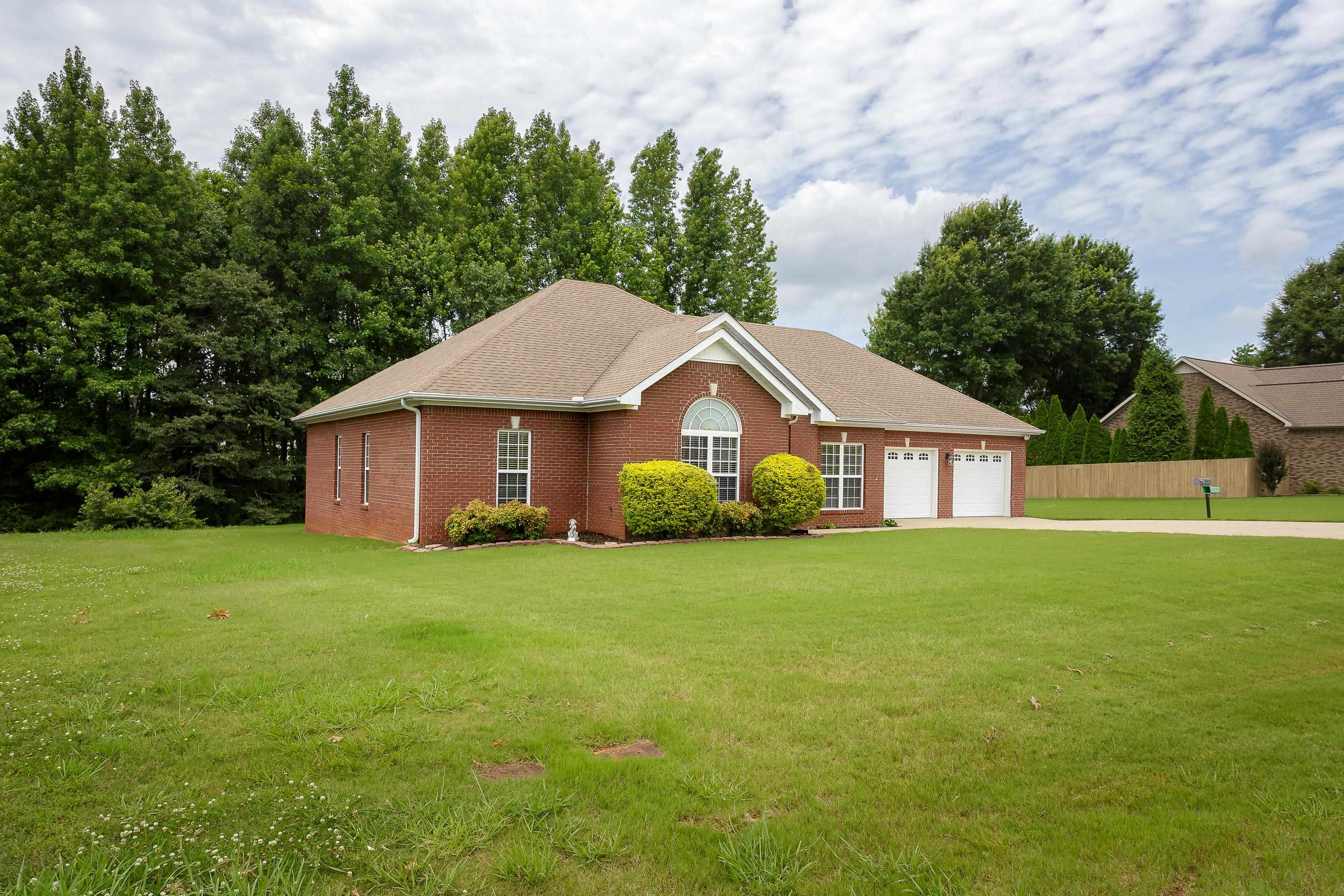 114 Villagewood Dr, Killen, AL 35645 — photo 2