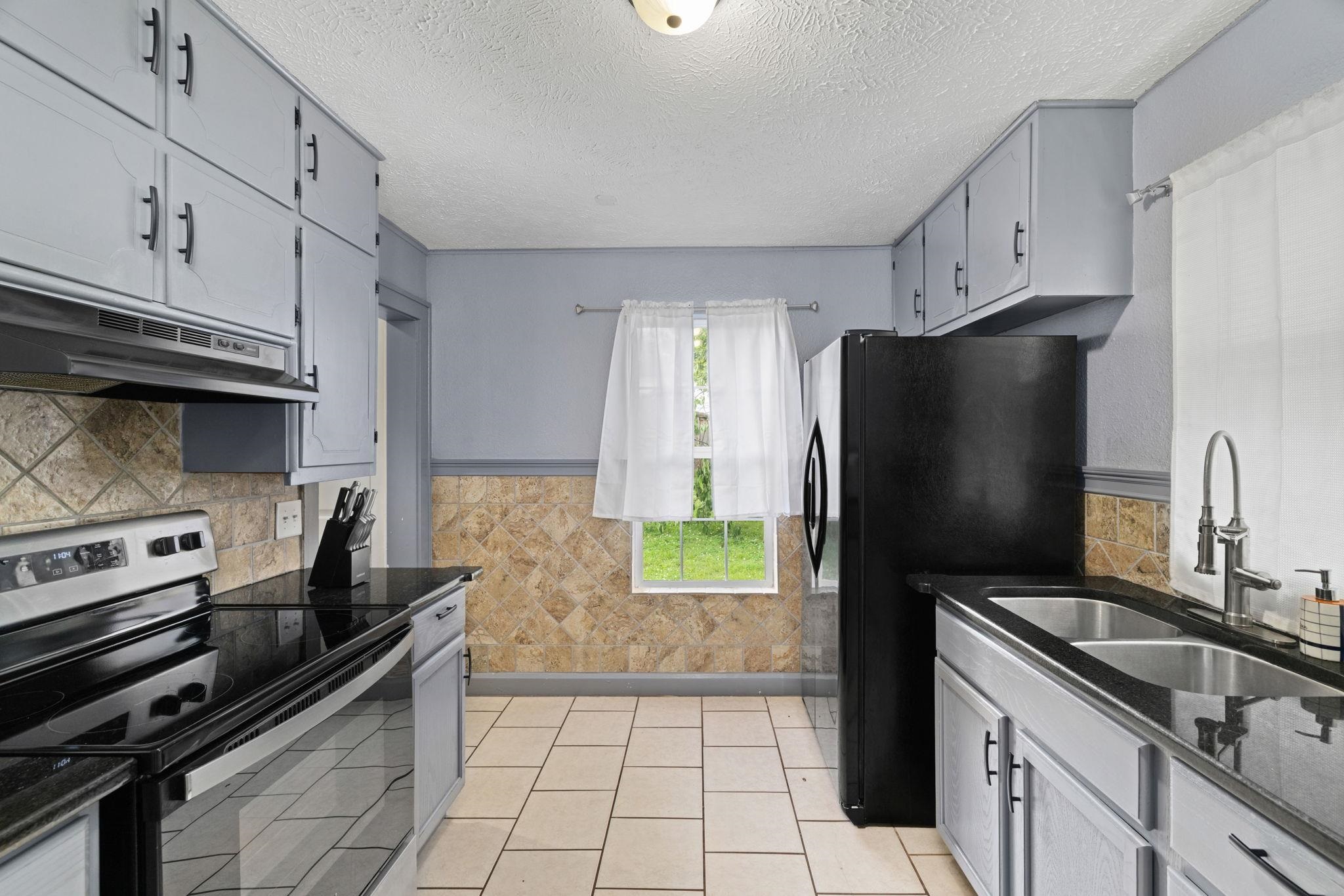 611 E Mobile St, Florence, AL 35630 — photo 10