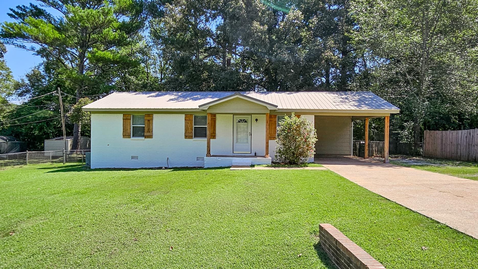 1260 Lakewood Dr, Muscle Shoals, AL 35661 — photo 1