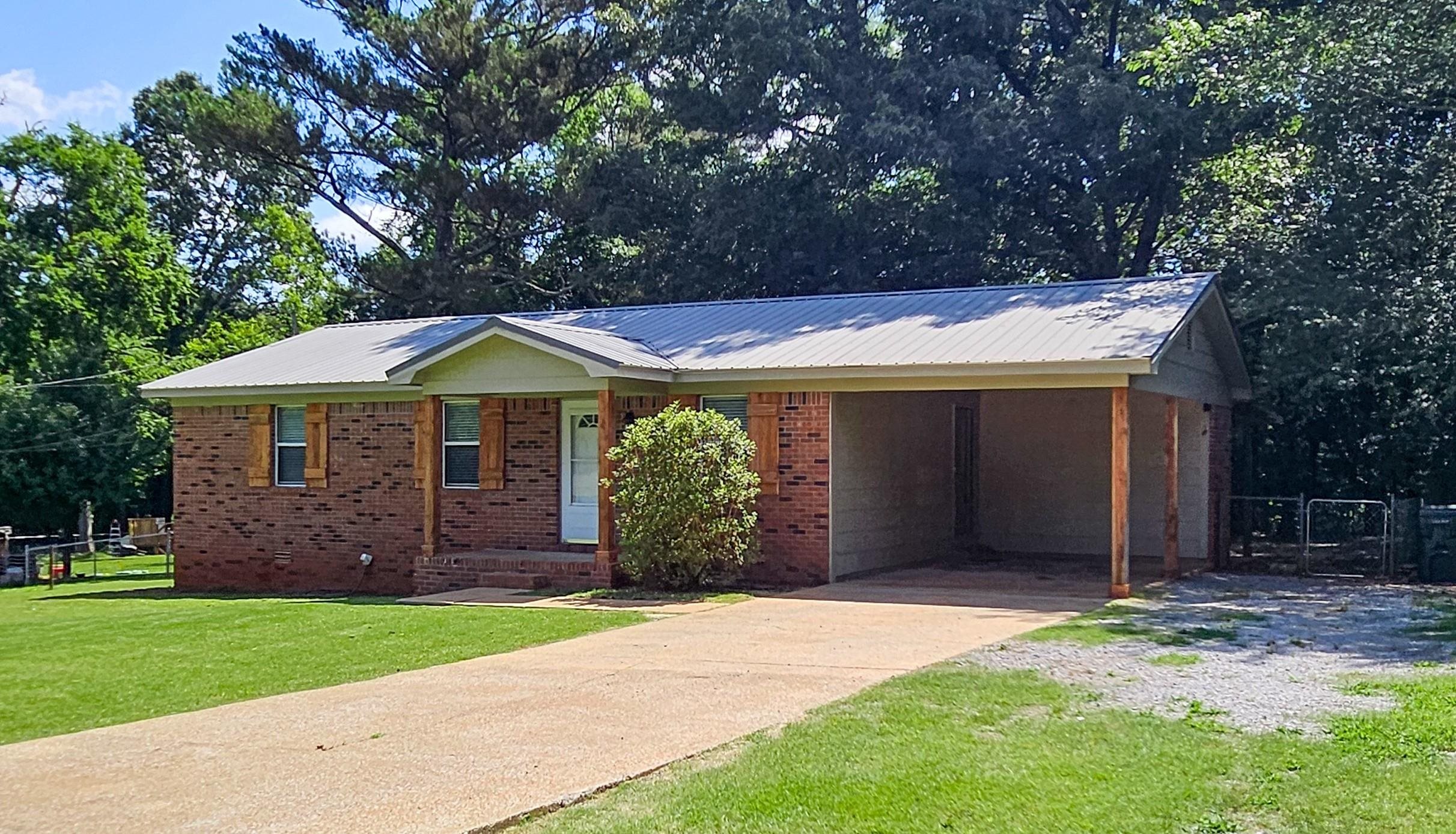 1260 Lakewood Dr, Muscle Shoals, AL 35661 — photo 1